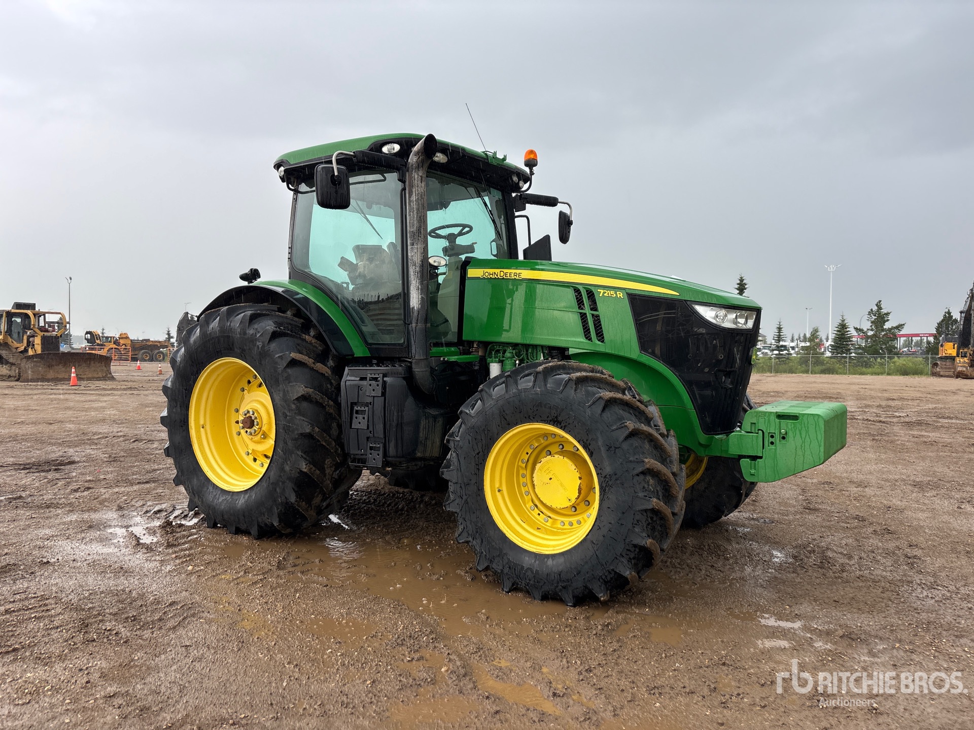 2013 John Deere 7215R
