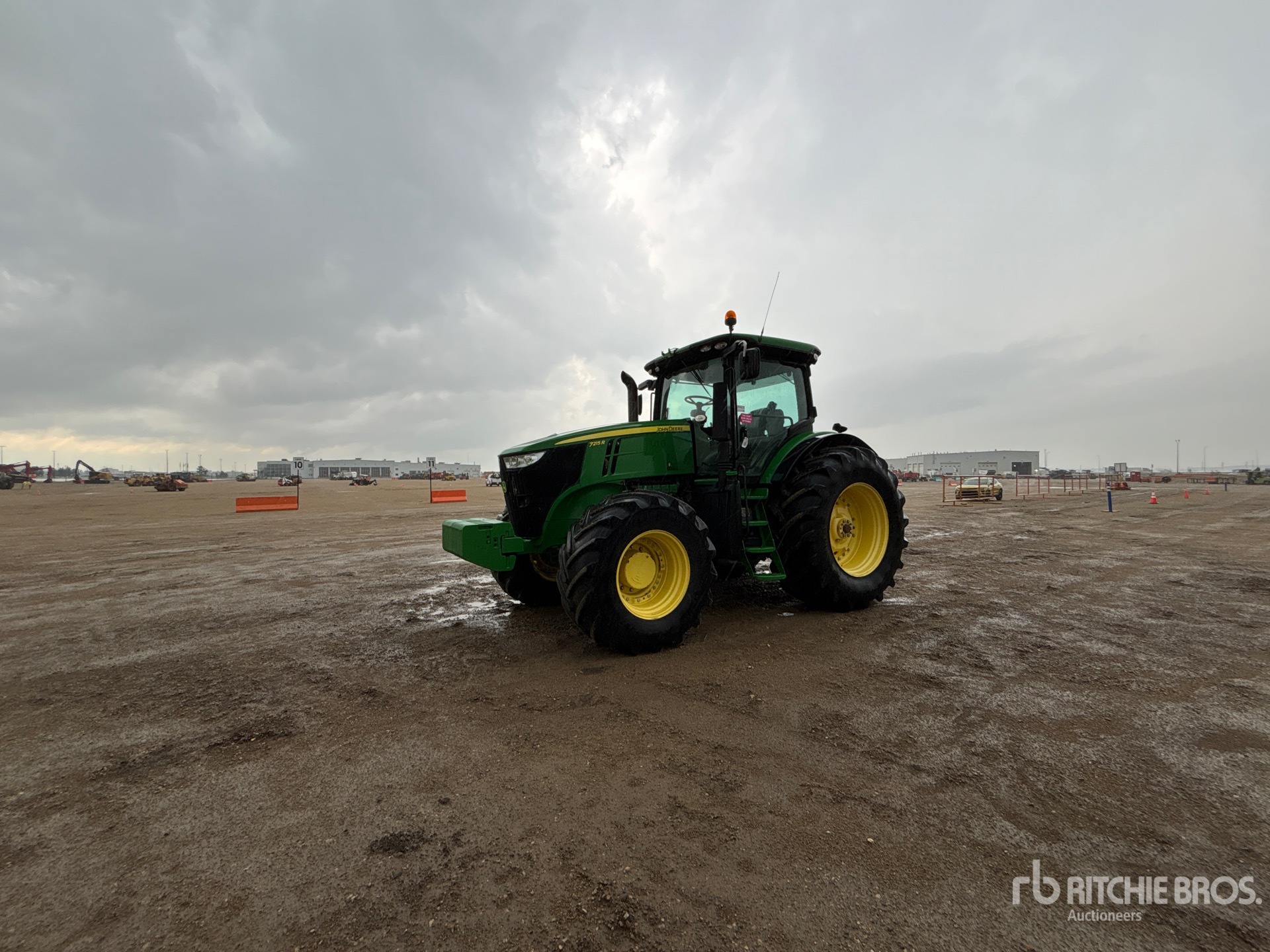 2013 John Deere 7215R