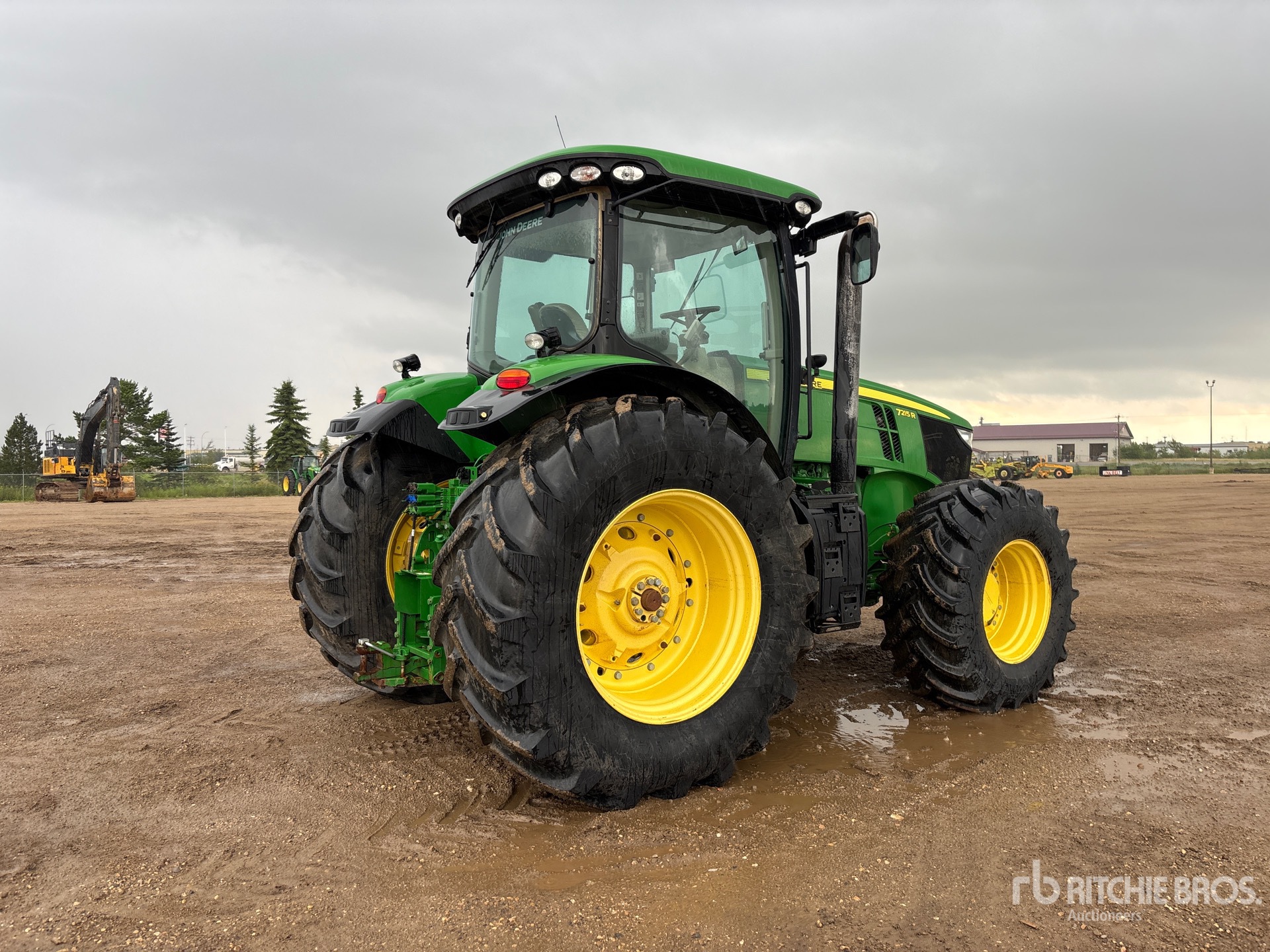 2013 John Deere 7215R