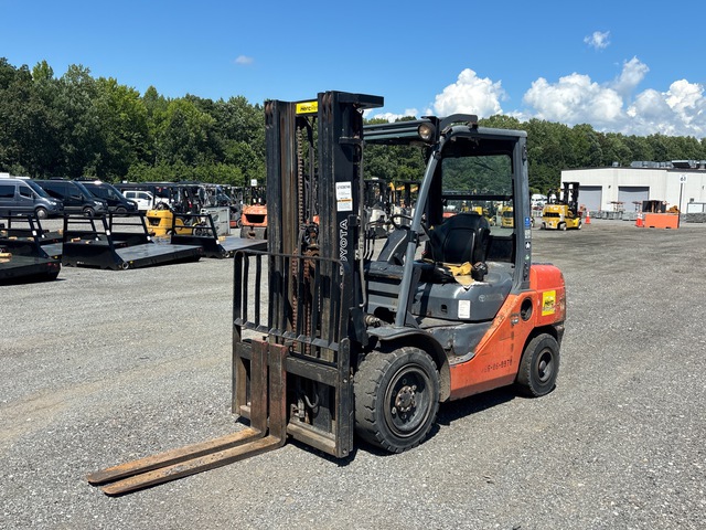 Toyota 8FDU30 Pneumatic Tire 5620 lb Pneumatic Tire Forklift