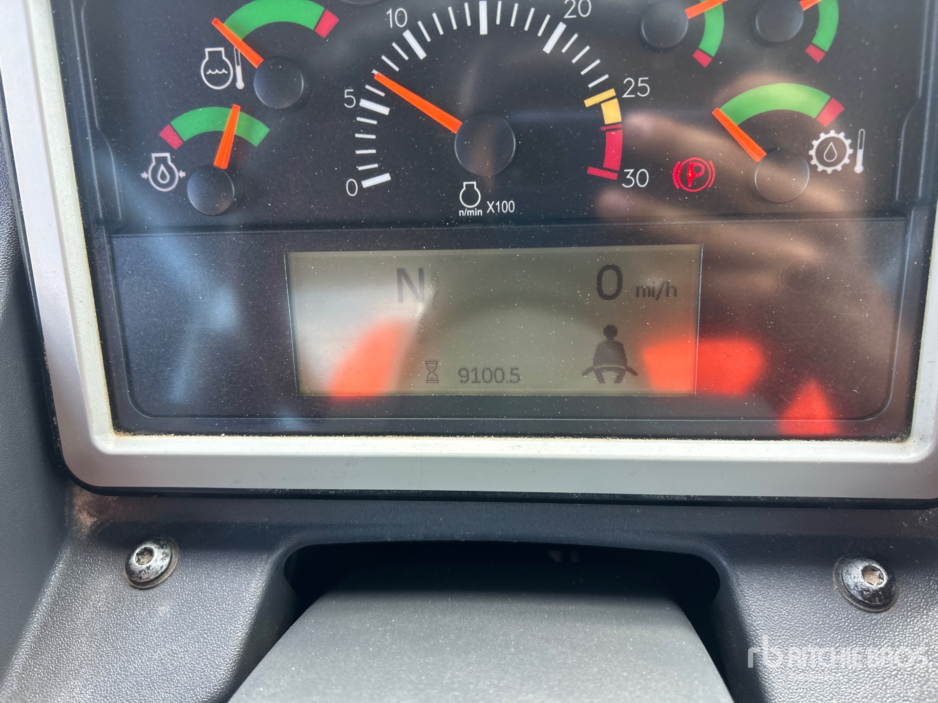 2020 Caterpillar 725