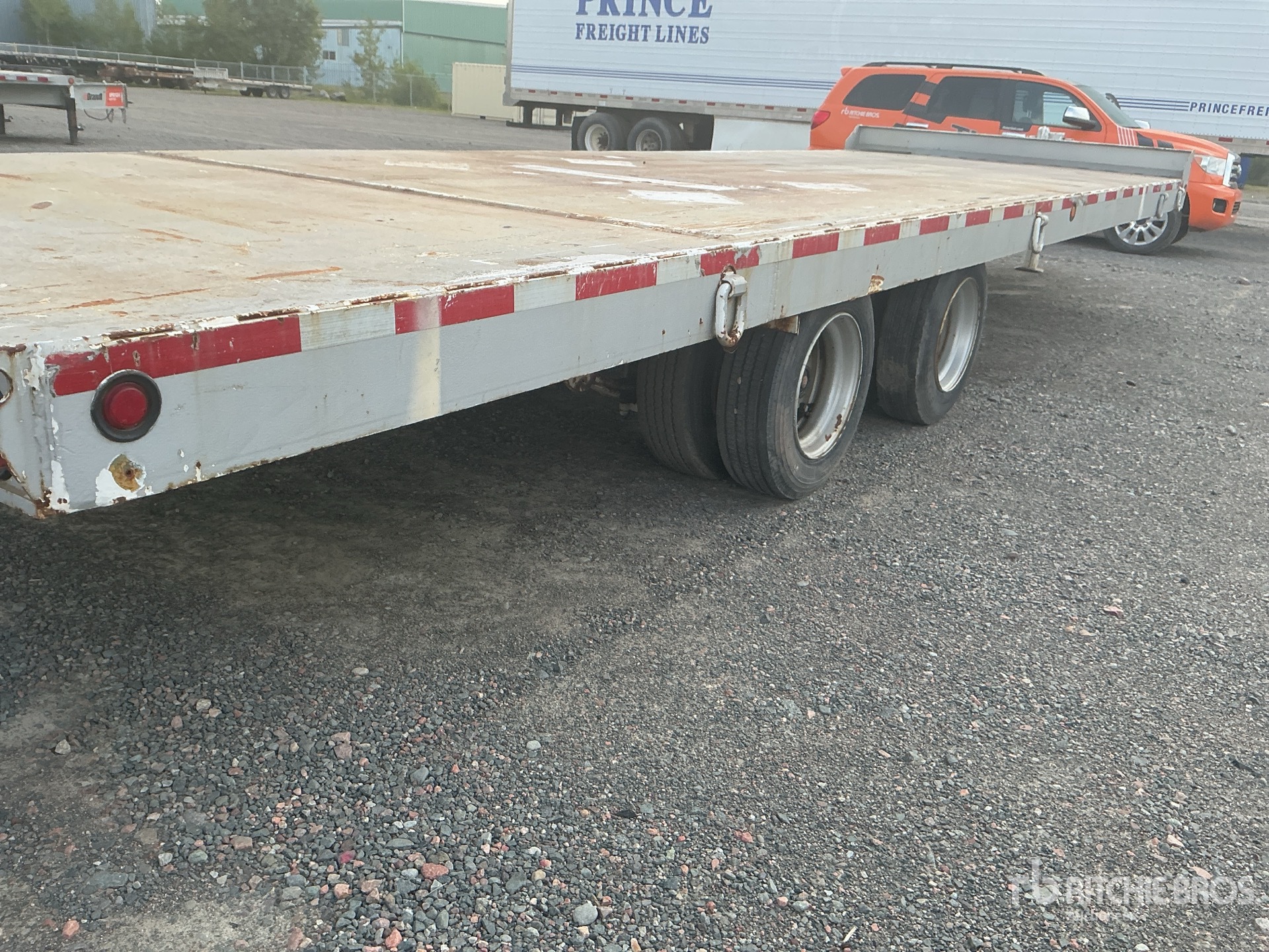 2004 Eager Beaver 18160 lb 27 ft T/A