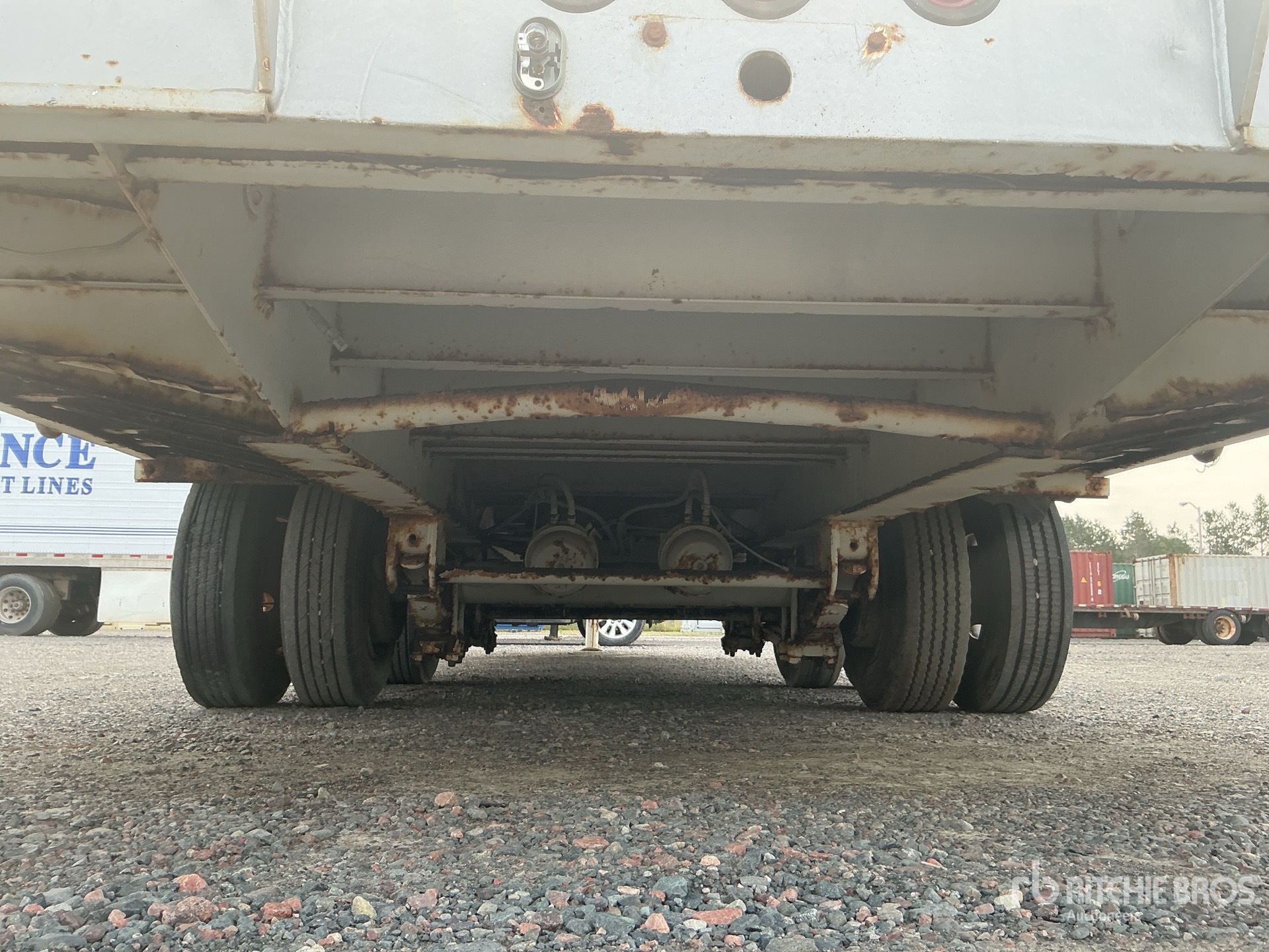 2004 Eager Beaver 18160 lb 27 ft T/A