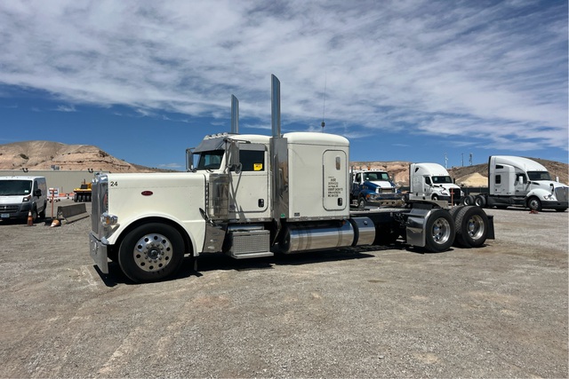 2024 Peterbilt 389 6x4 T/A Sleeper Truck Tractor