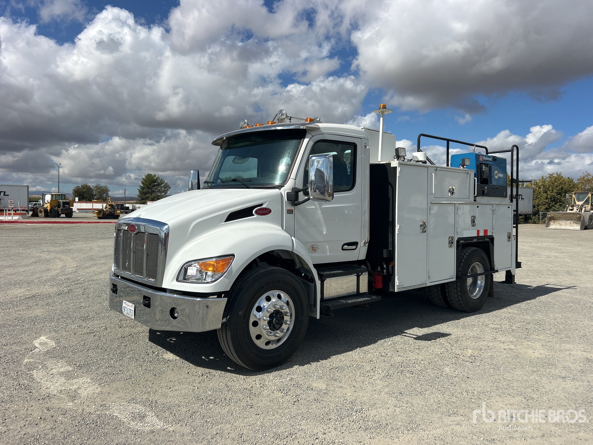 Photo of 2025 Peterbilt 567