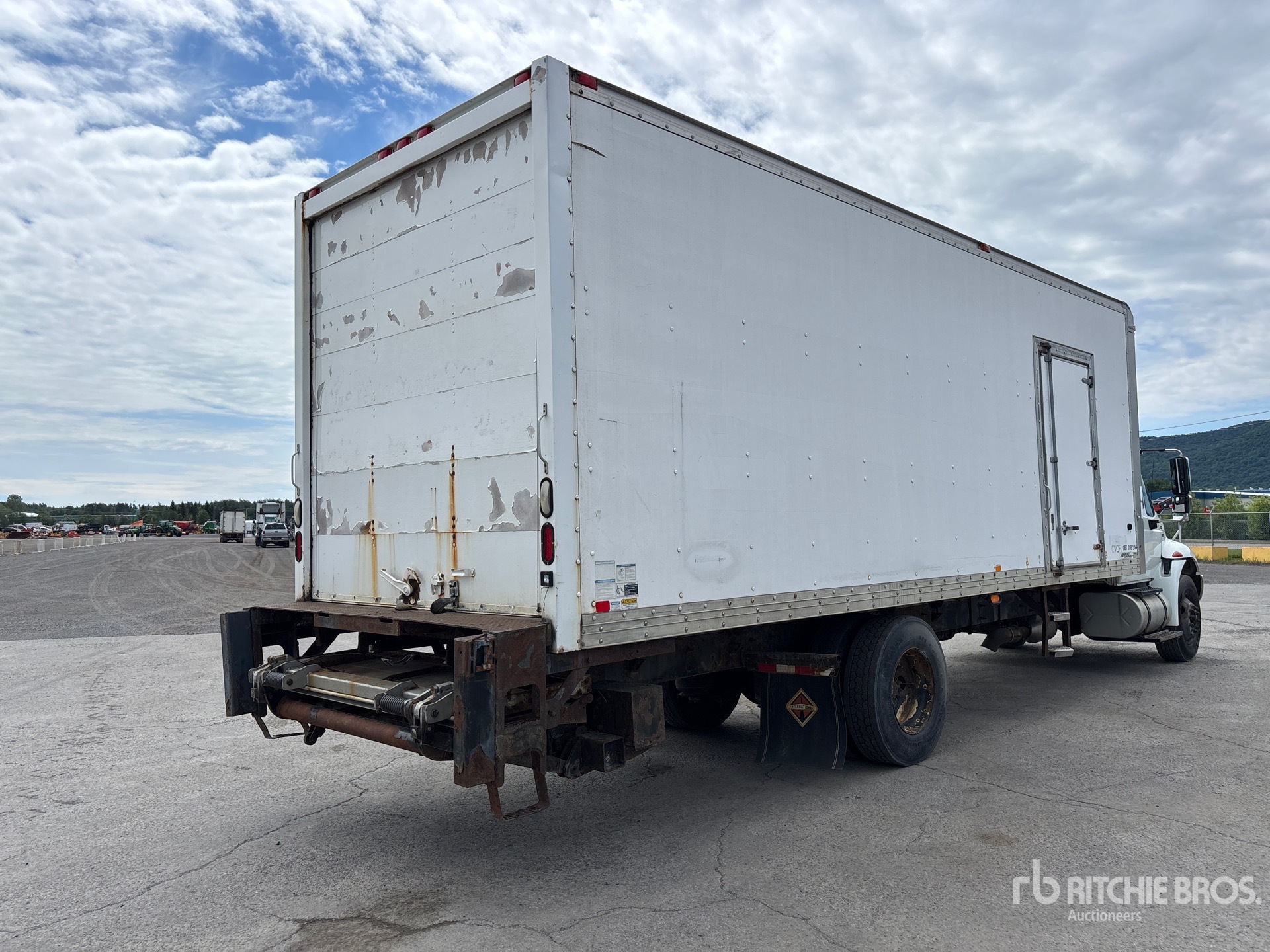 2012 International 4300M7 SBA