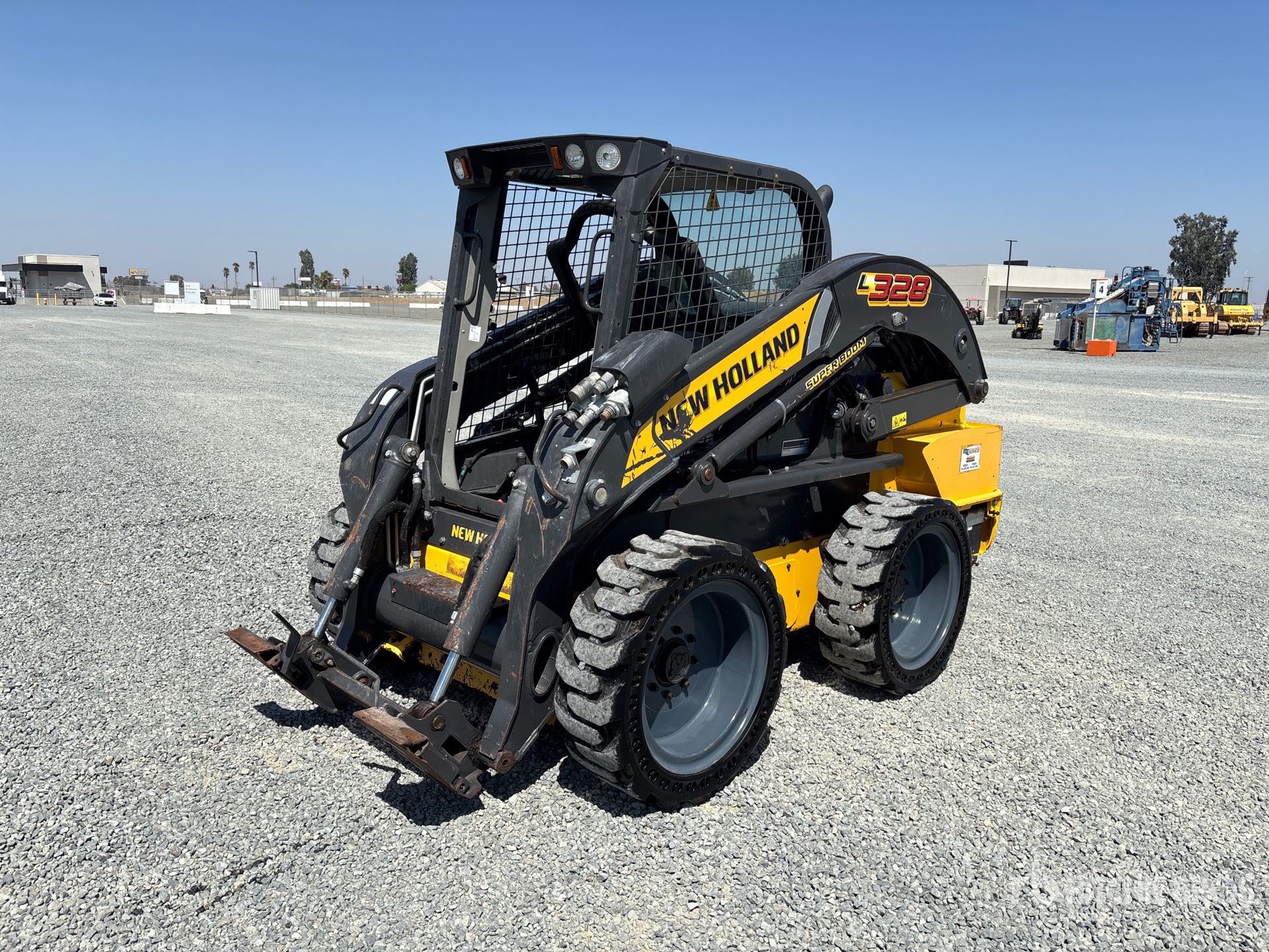 Photo of 2022 New Holland L328