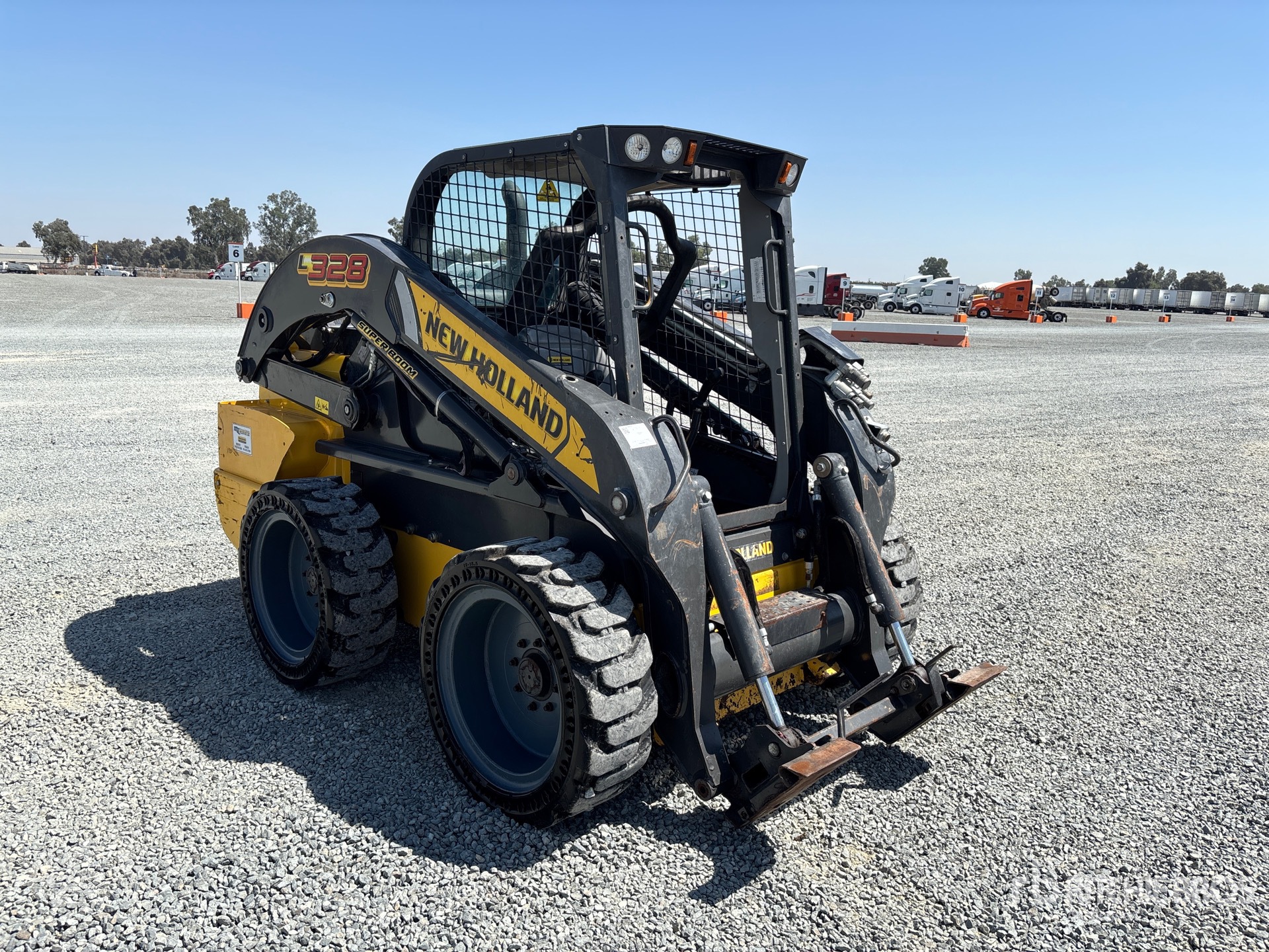 2022 New Holland L328