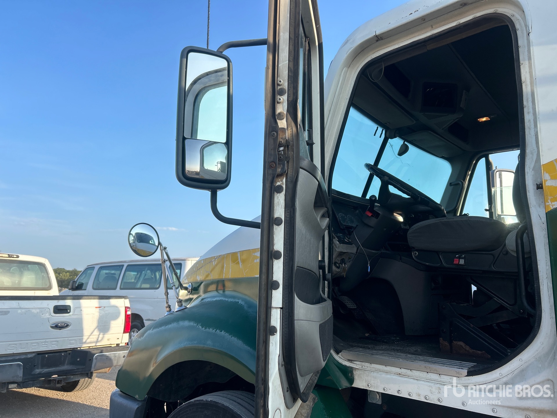 2007 Freightliner Columbia 112