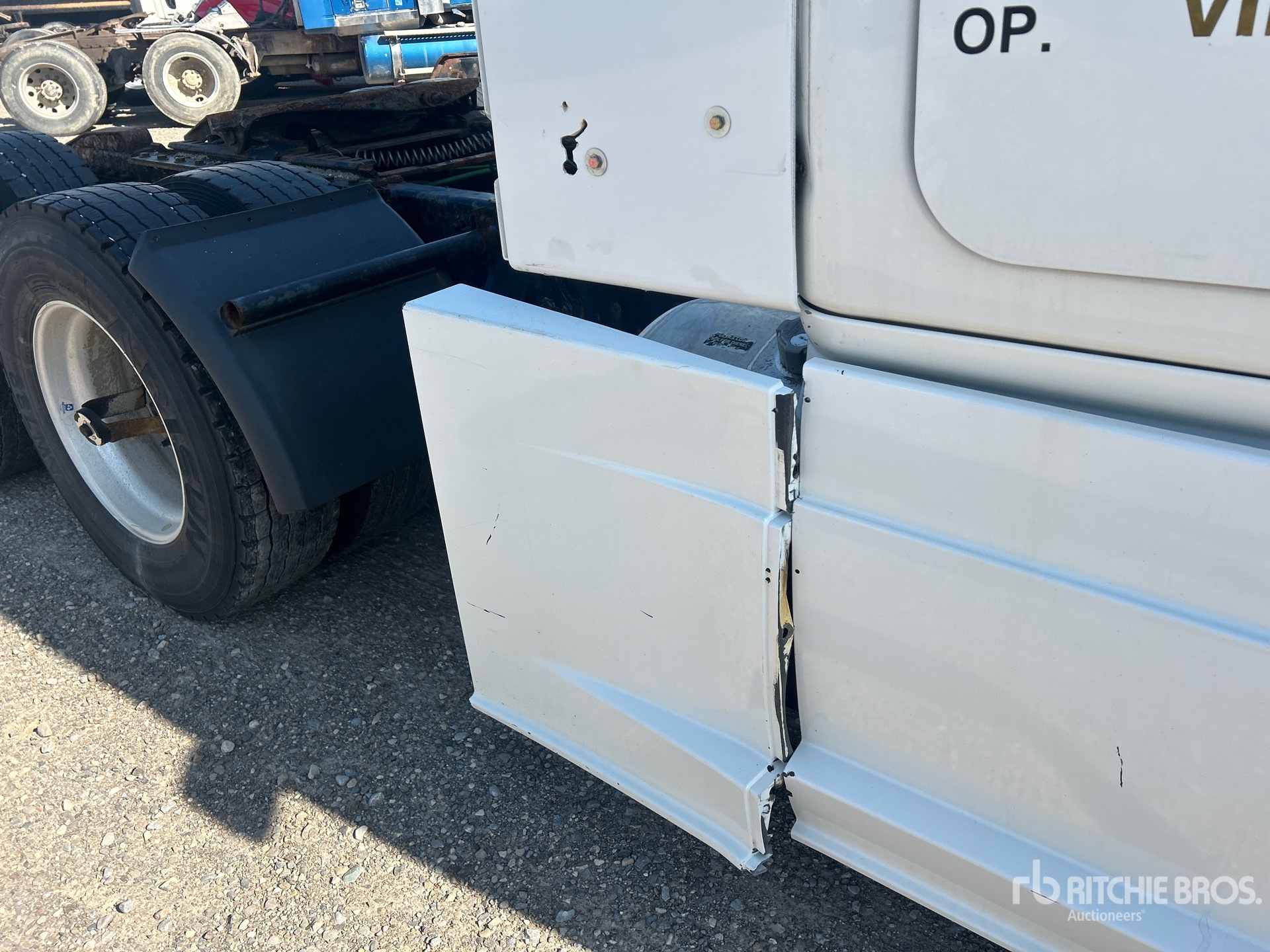 2020 Freightliner CASCADIA 126