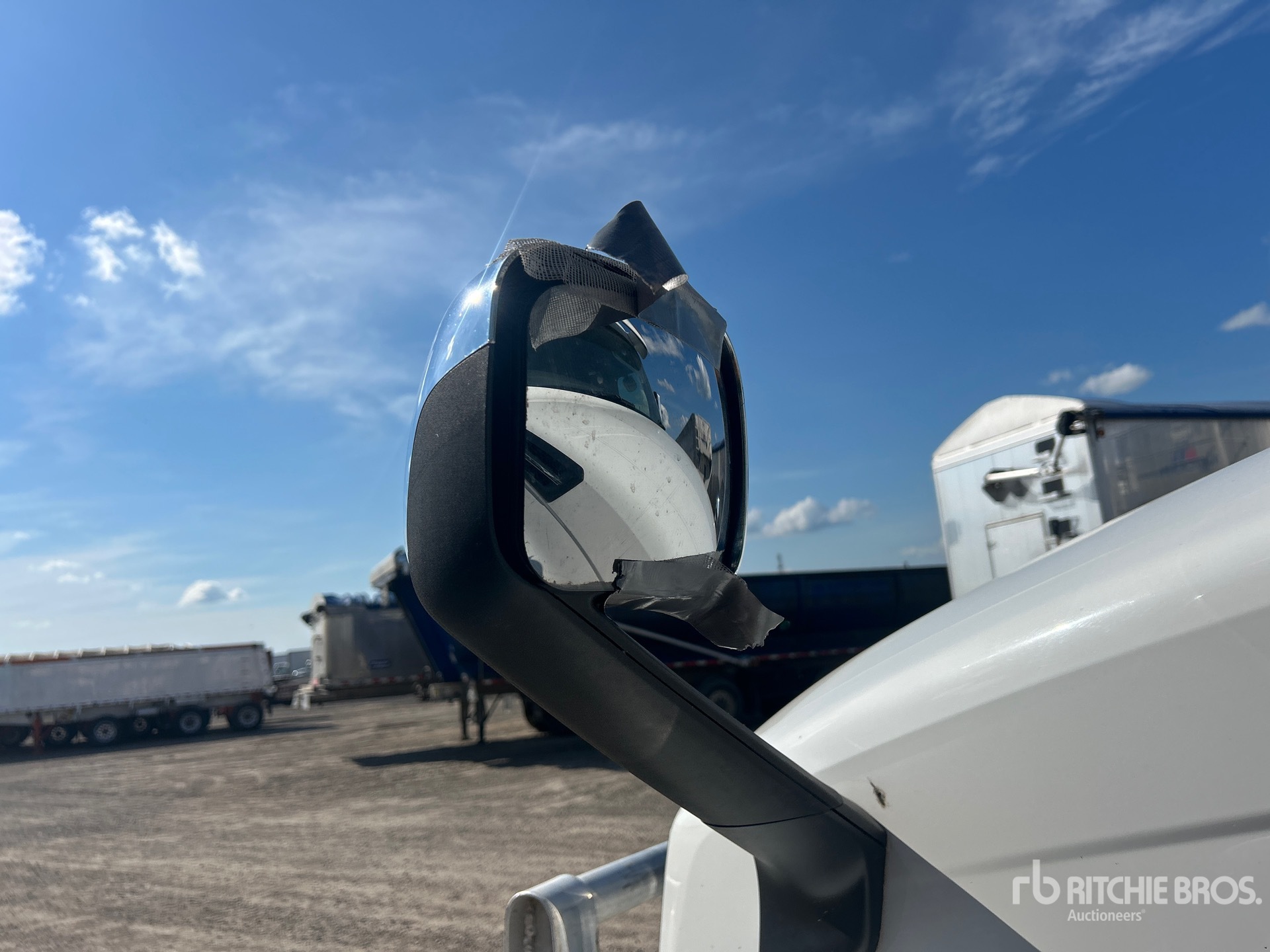 2020 Freightliner CASCADIA 126