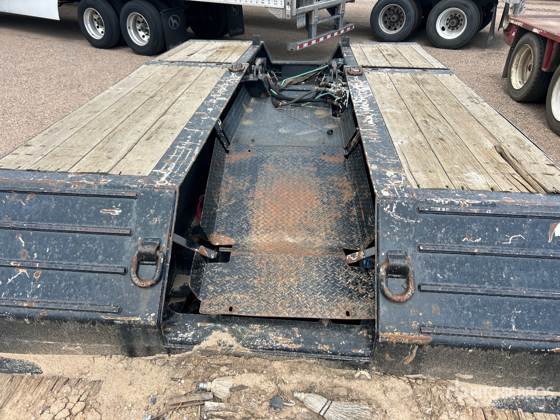 Photo of a 2015 Trail King TK90HG AG