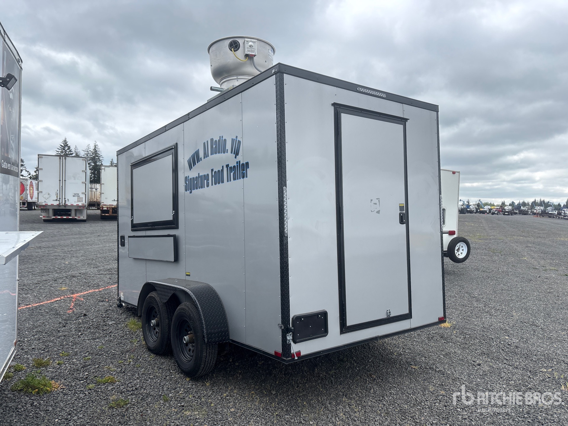 General Appearance with Bild, Ecke hinten links