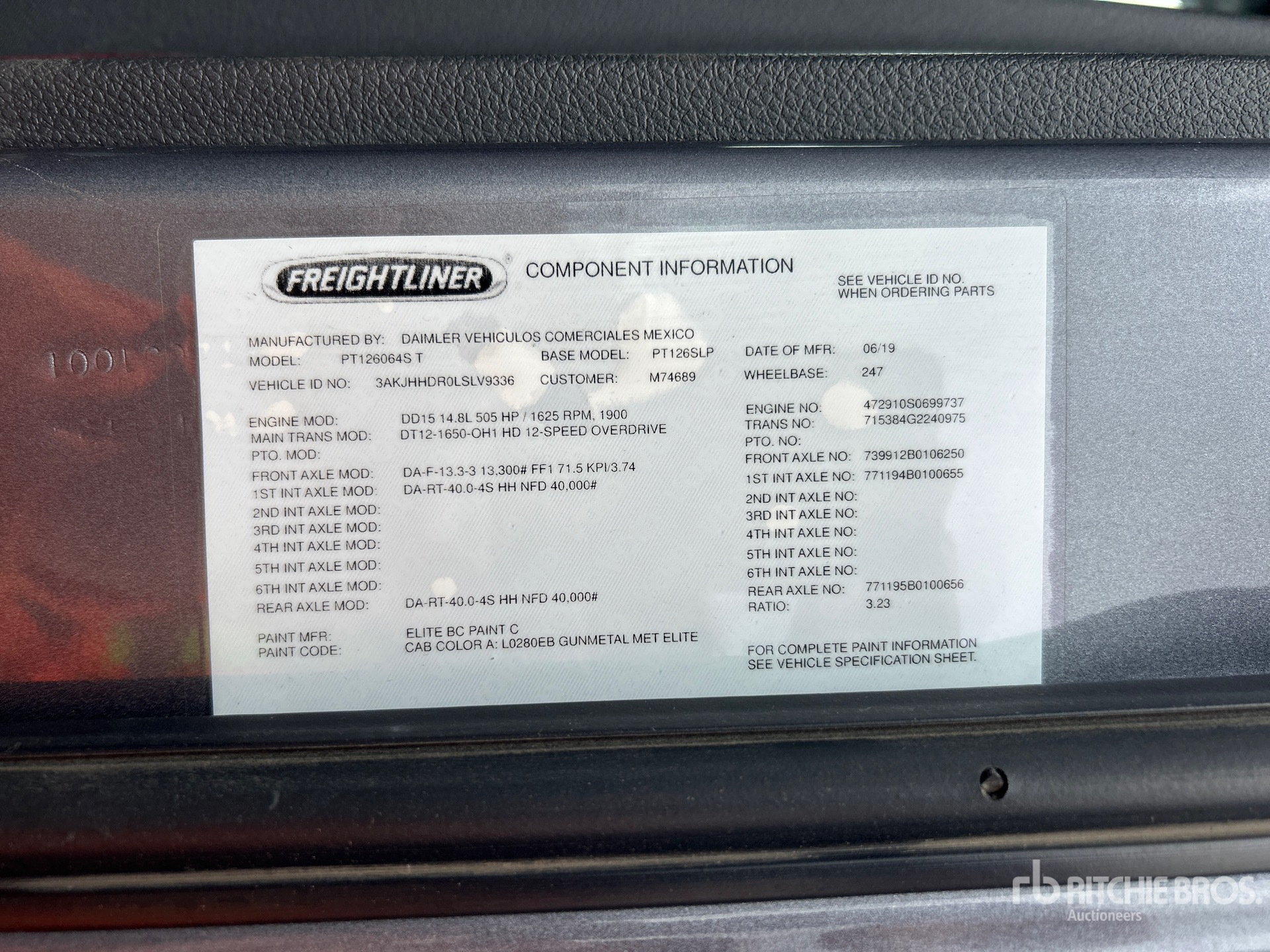 2020 Freightliner CASCADIA 126