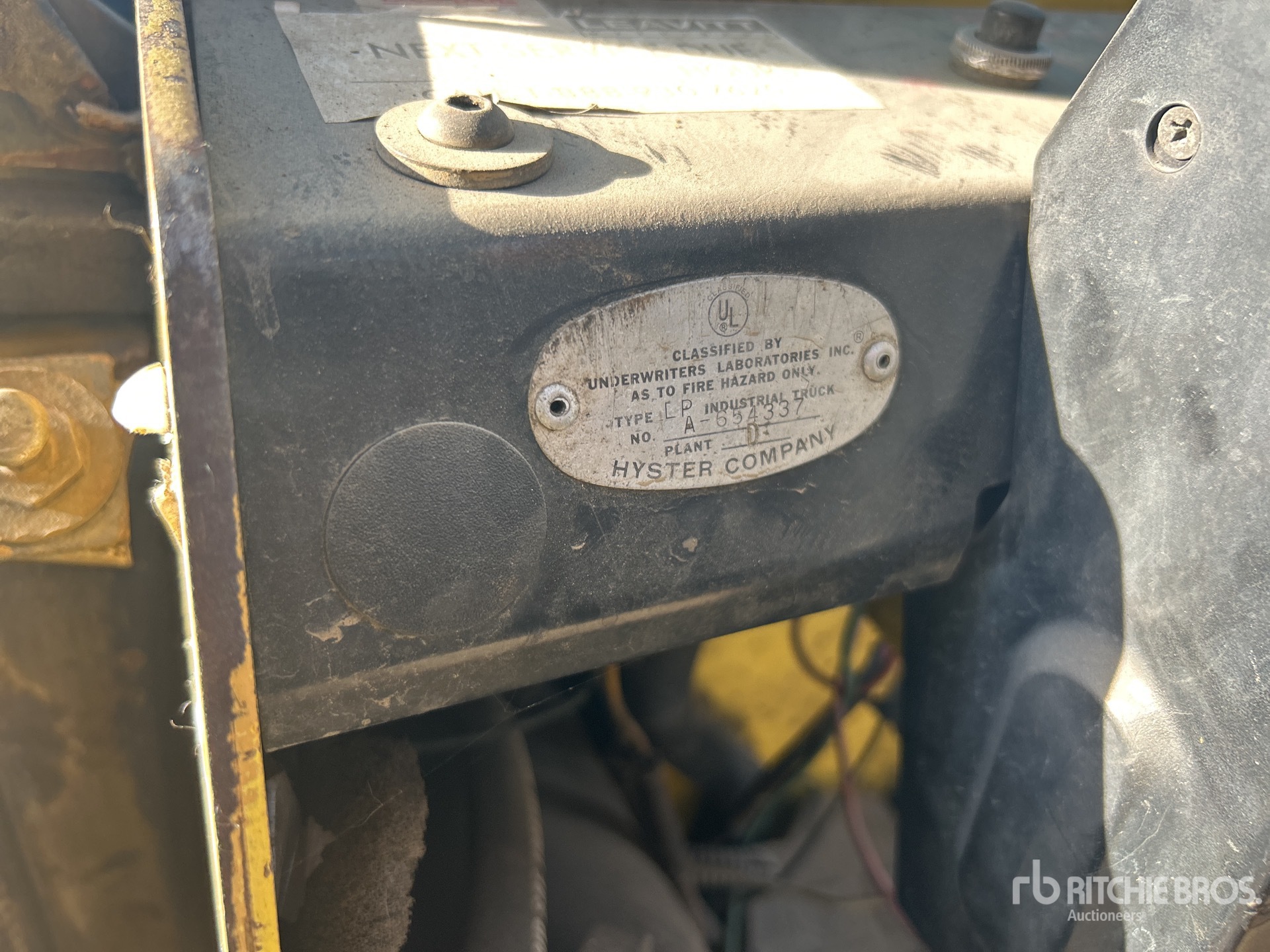 1993 Hyster 7150 LB PNEUMATIC TIRE (INOPERABLE)