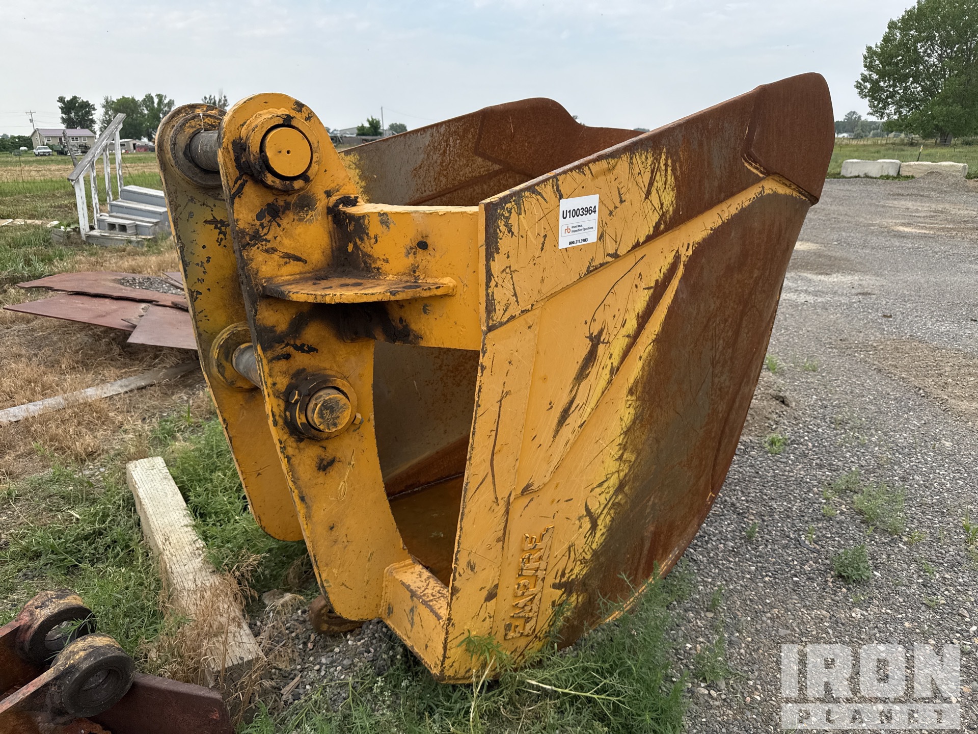 General Appearance with Picture, Right Rear Corner