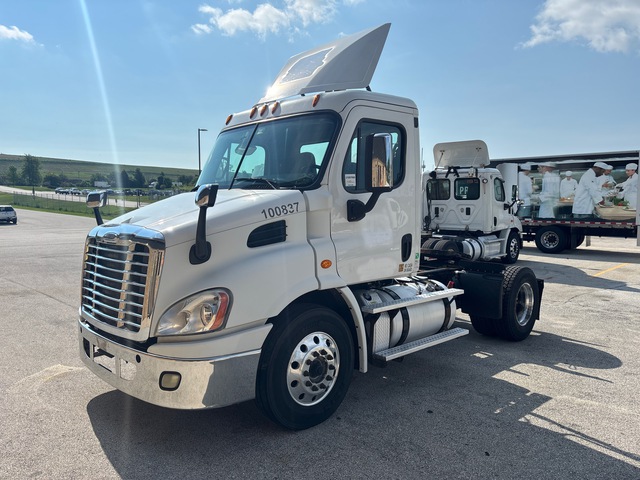 2016 Freightliner Cascadia 113 4x2 S/A Day Cab Truck Tractor