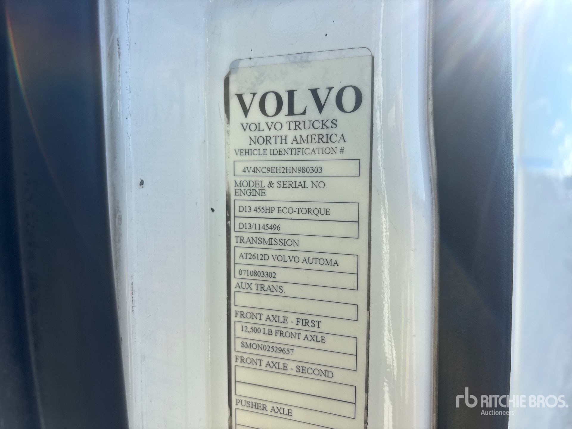 2017 Volvo VNL300