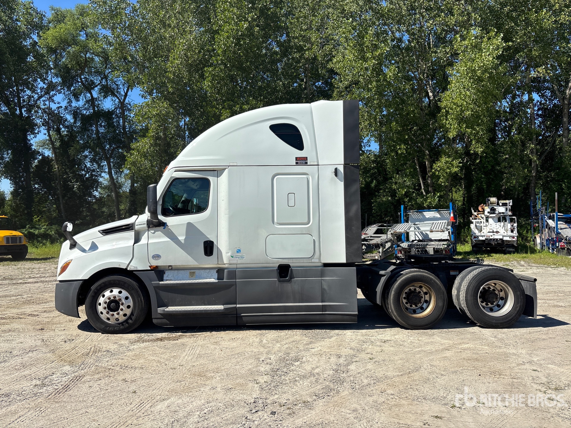2021 Freightliner CASCADIA 126