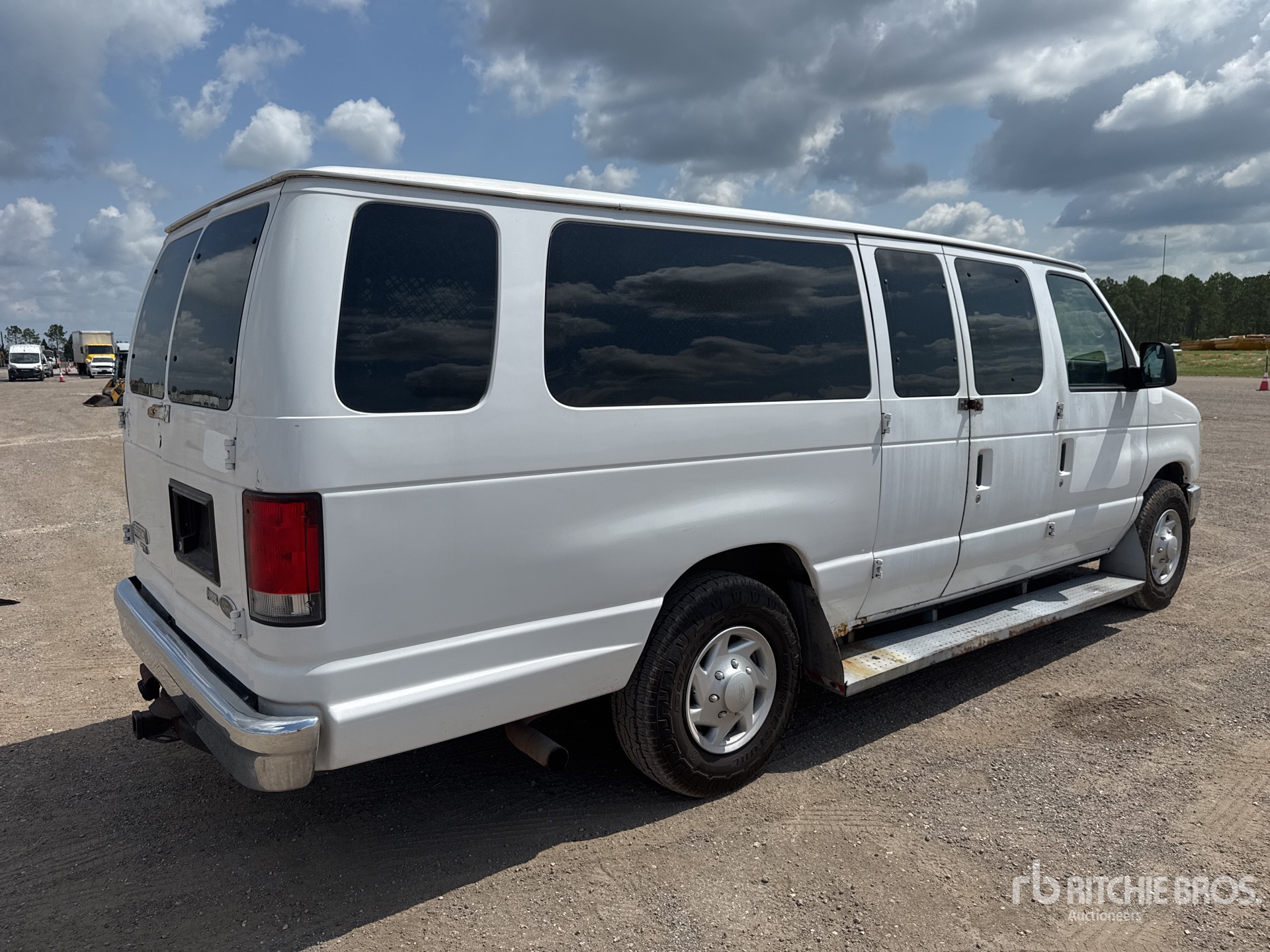 2012 Ford E-350