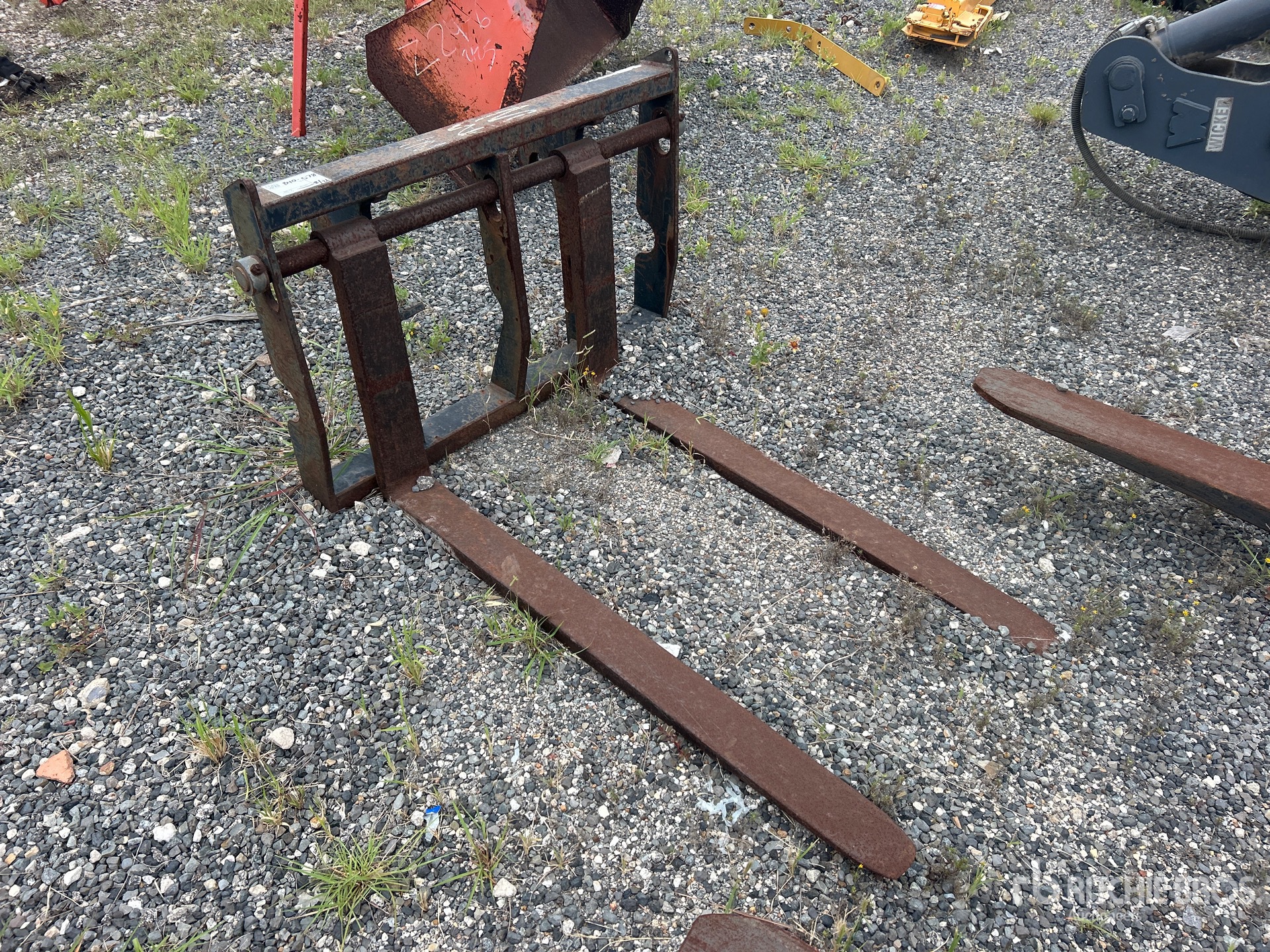 General Appearance with Picture, Right Front Corner