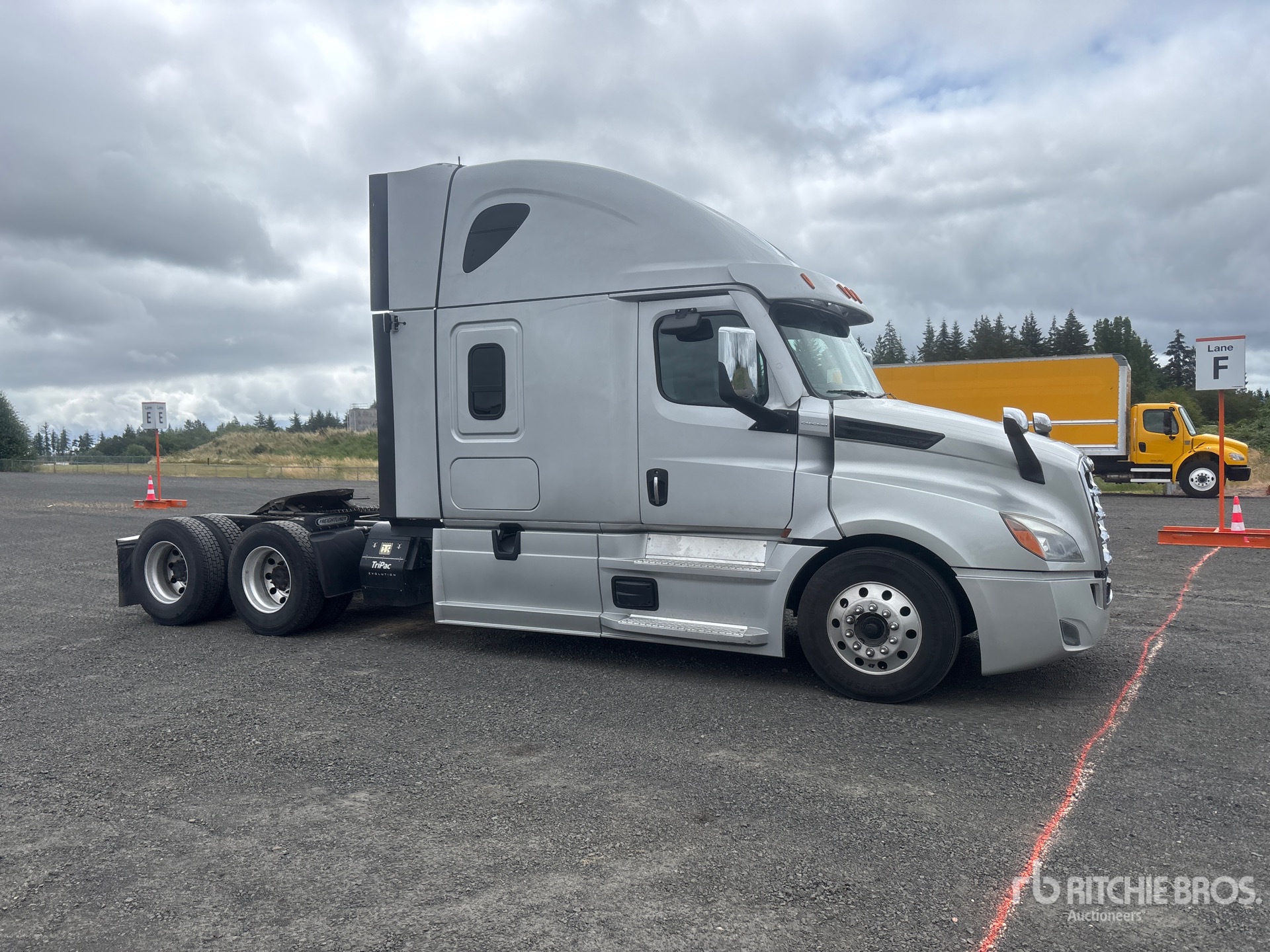 2022 Freightliner CASCADIA 126