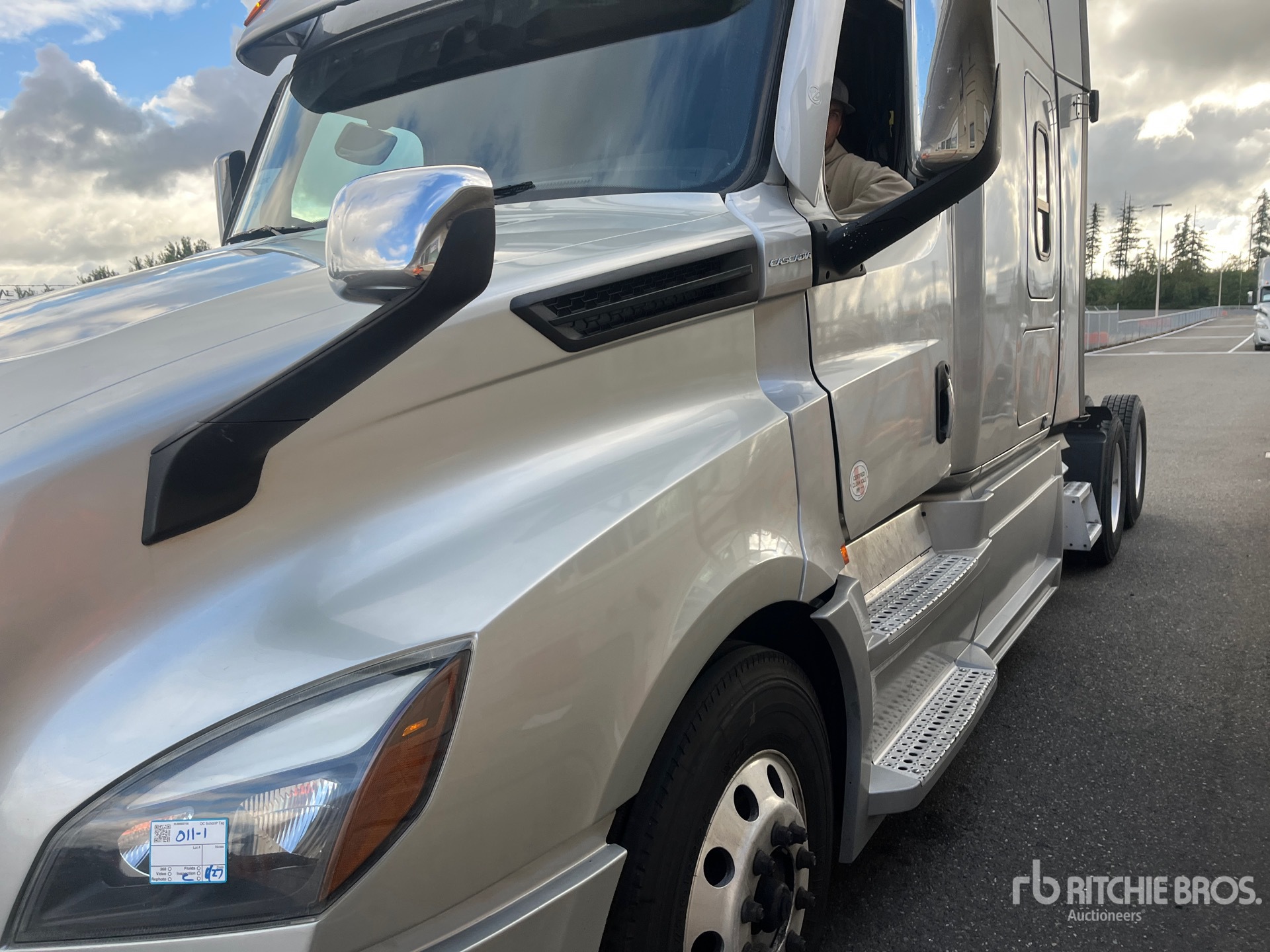 2022 Freightliner CASCADIA 126