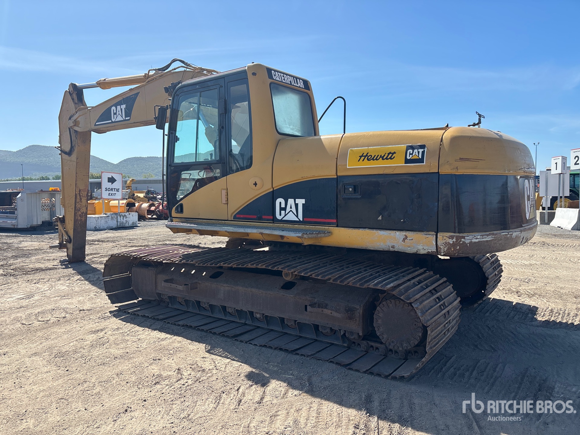 2005 Caterpillar 320C L