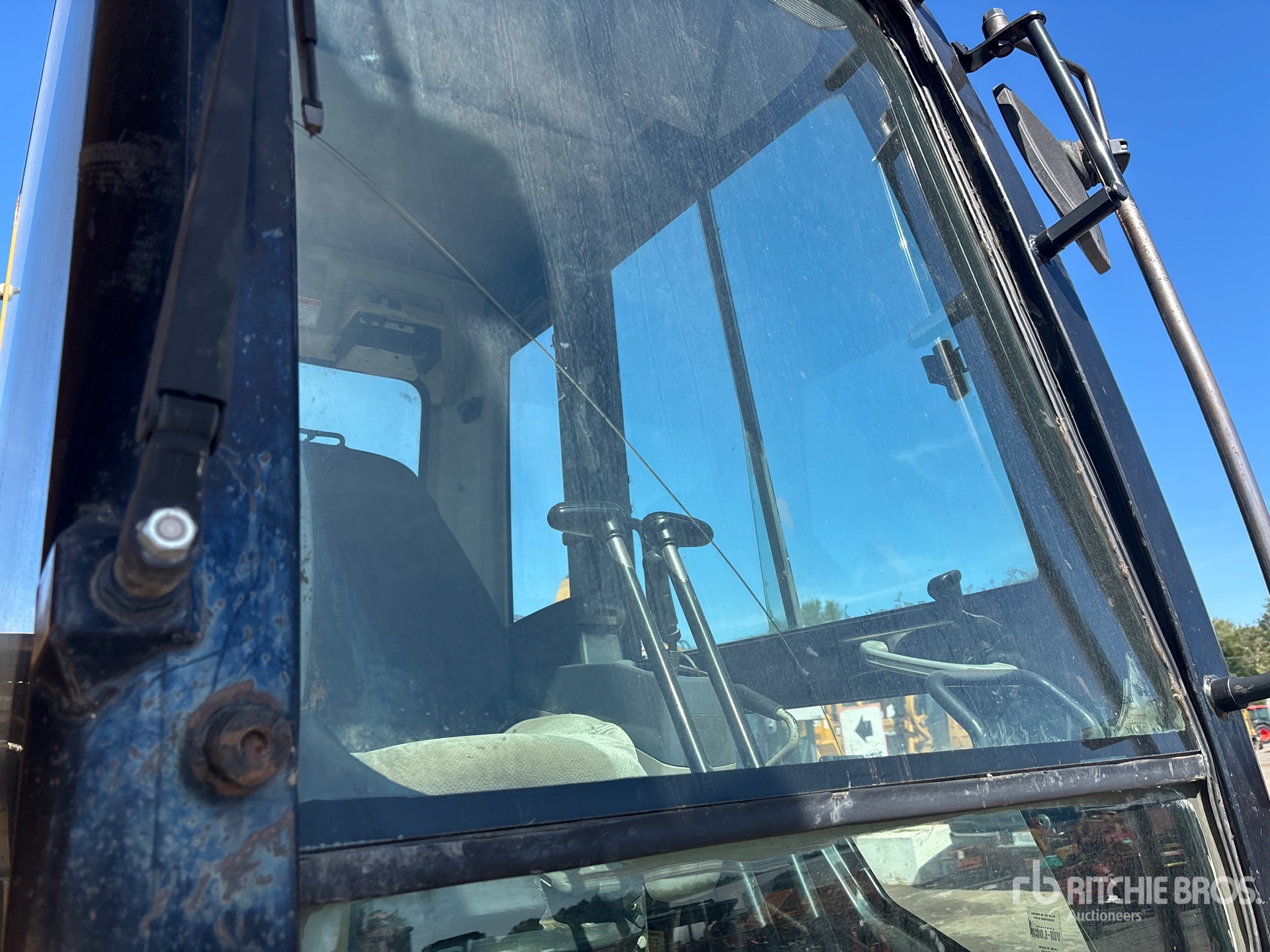 2005 Caterpillar 320C L