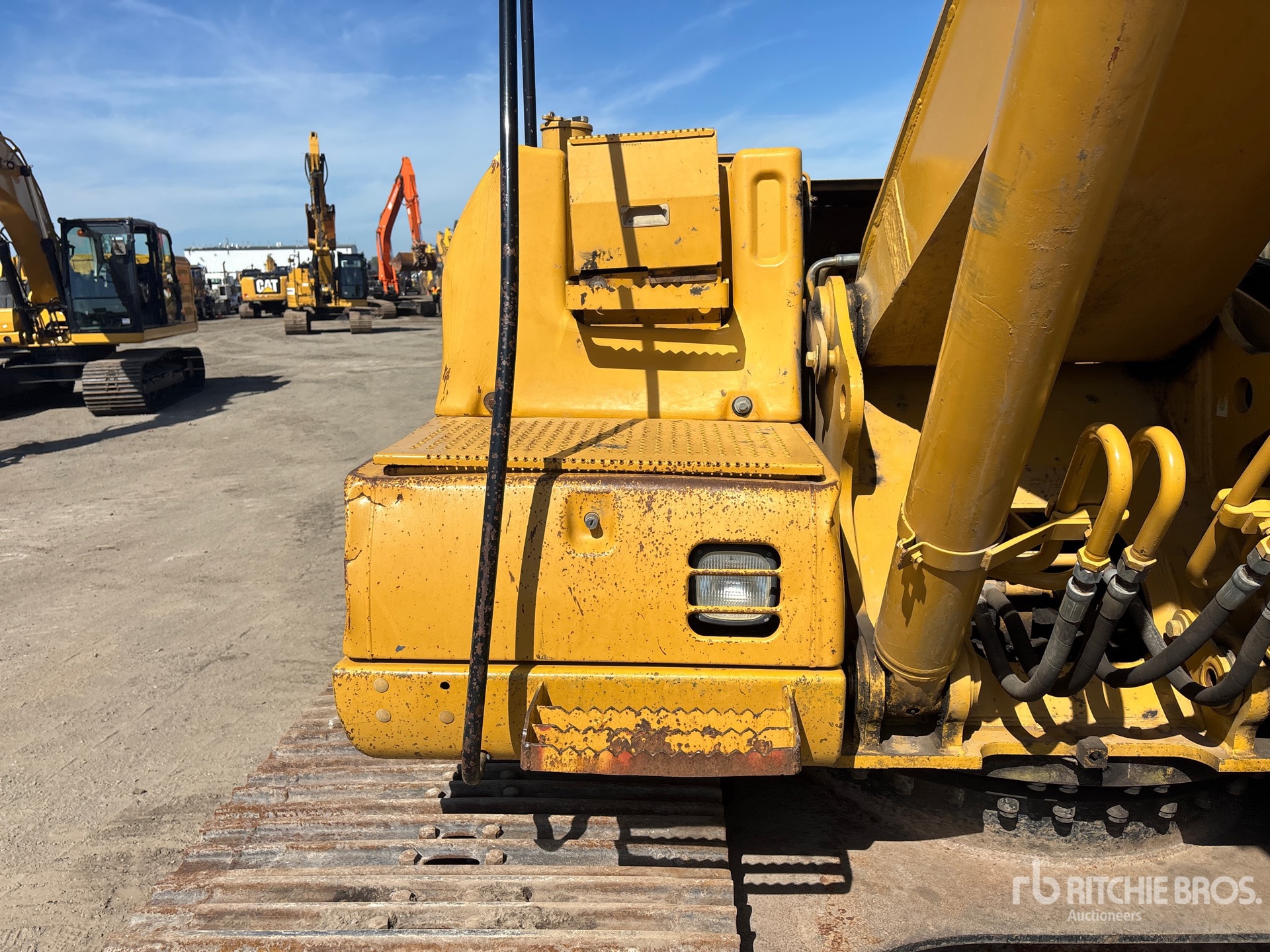 2005 Caterpillar 320C L