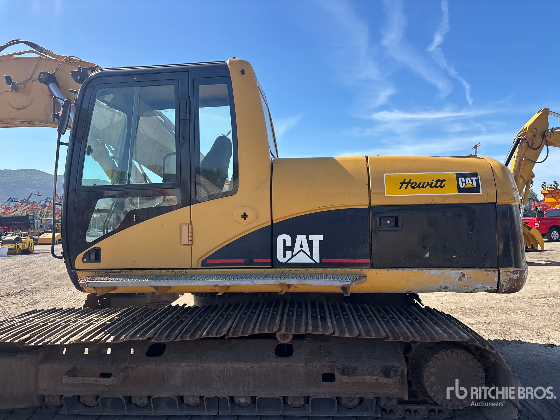 2005 Caterpillar 320C L