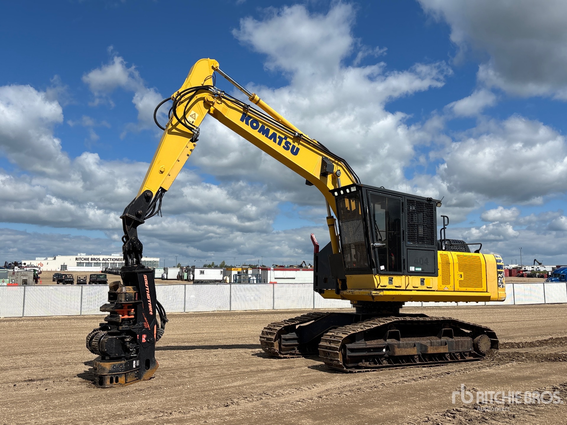 Photo of a 2015 Komatsu PC210LL-10