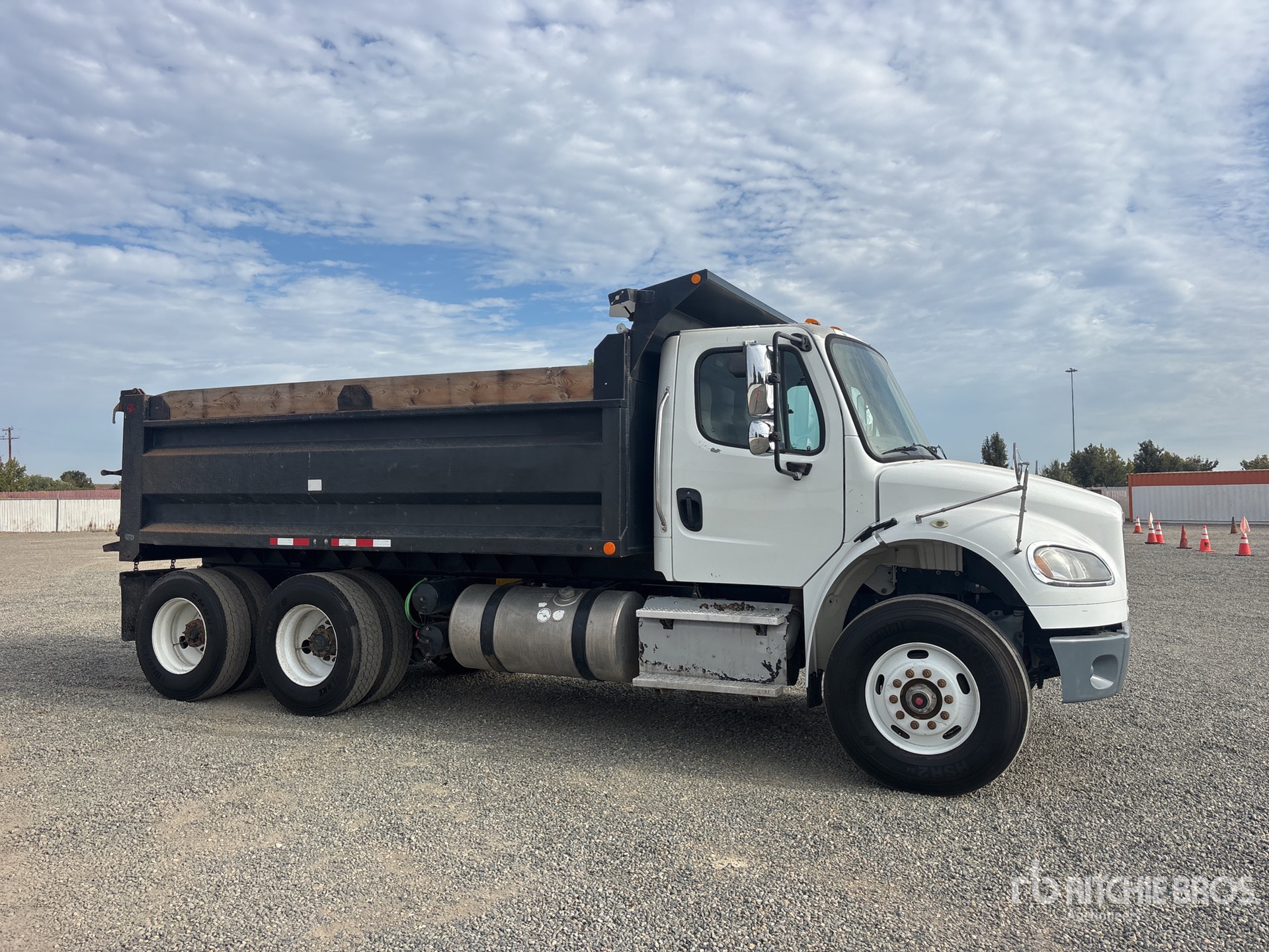 2016 Freightliner M2 106