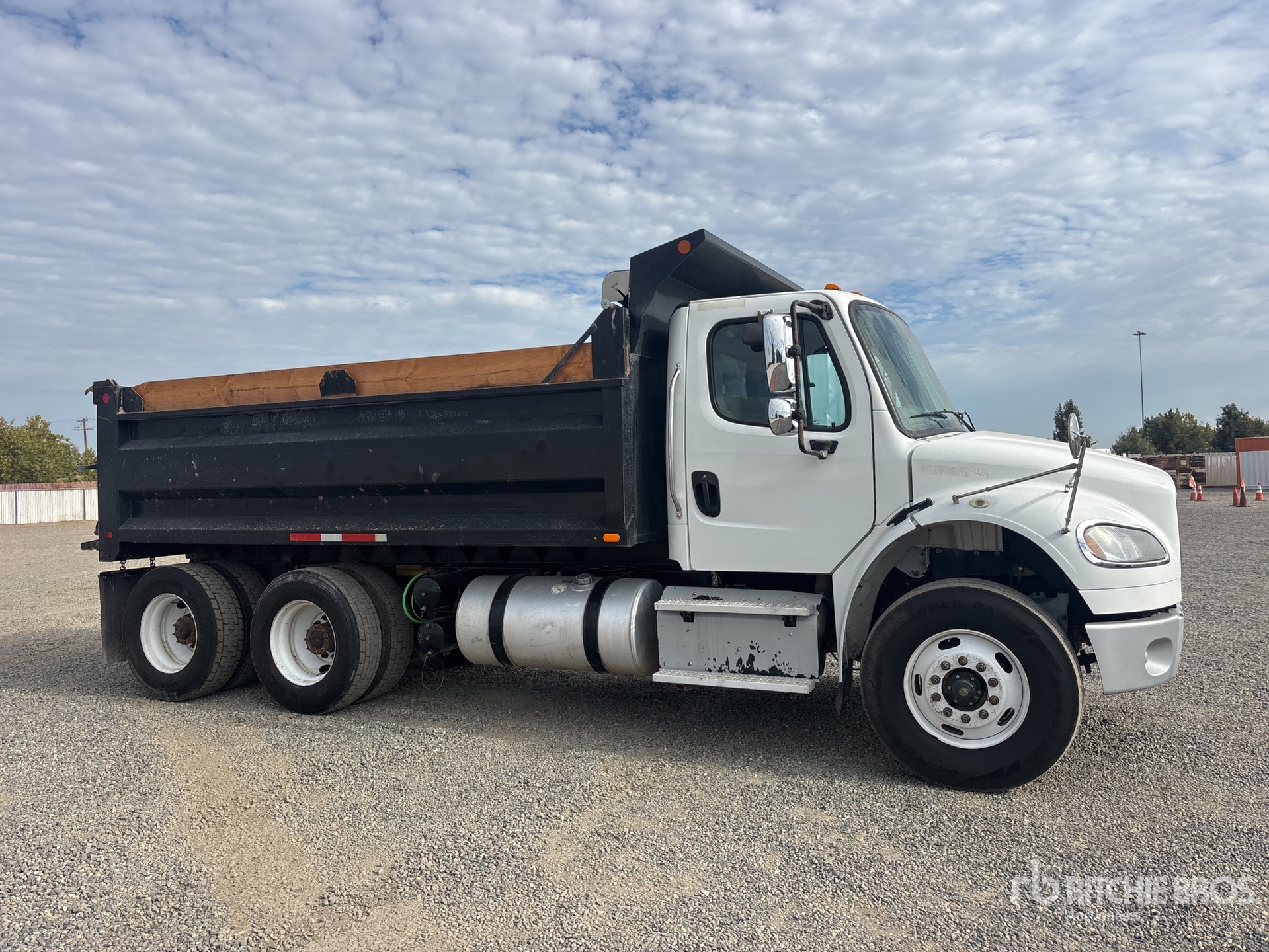 2016 Freightliner M2 106