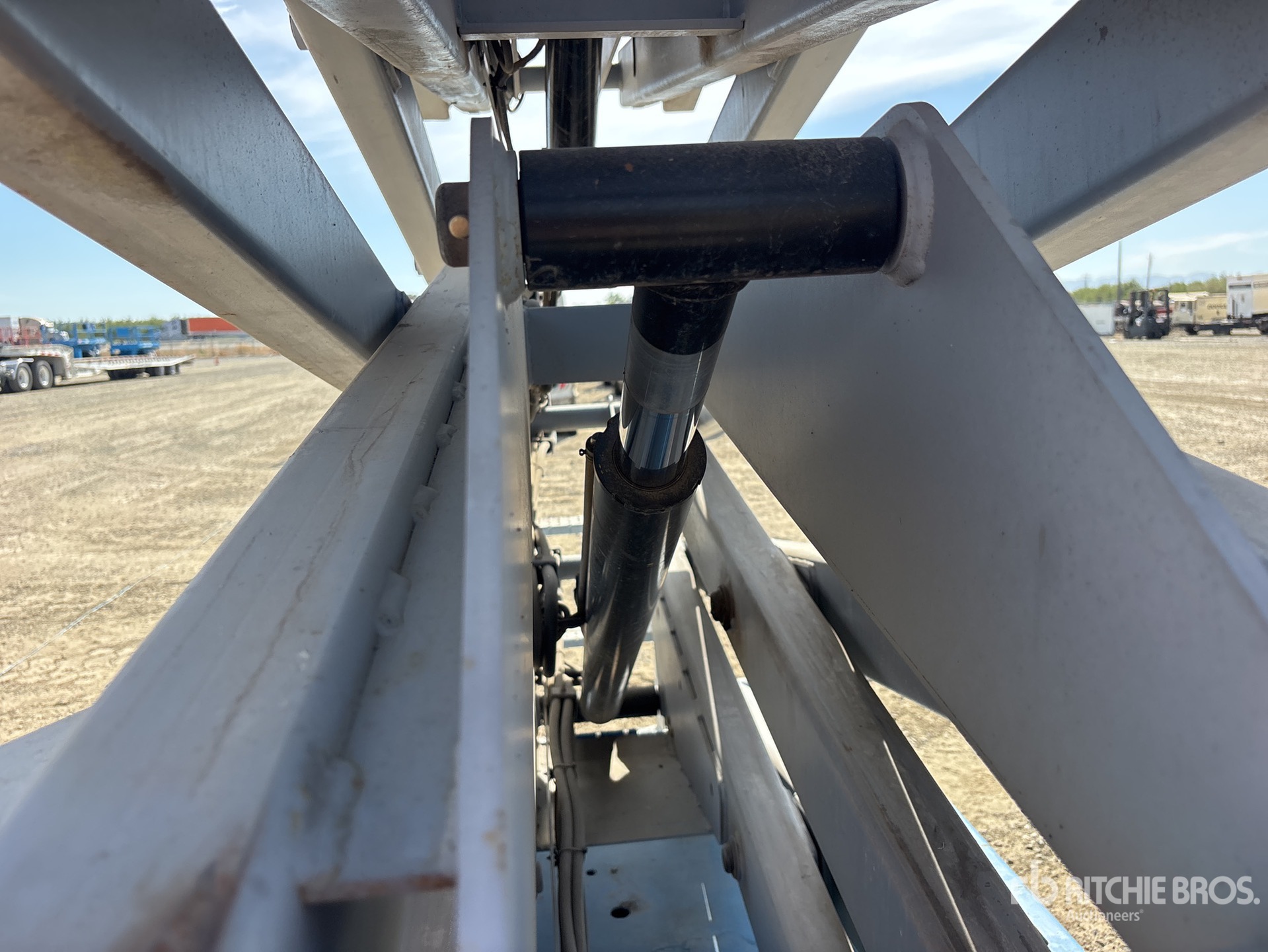 2015 Genie GS-3246