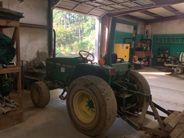 John Deere 870 2WD Utility Tractor