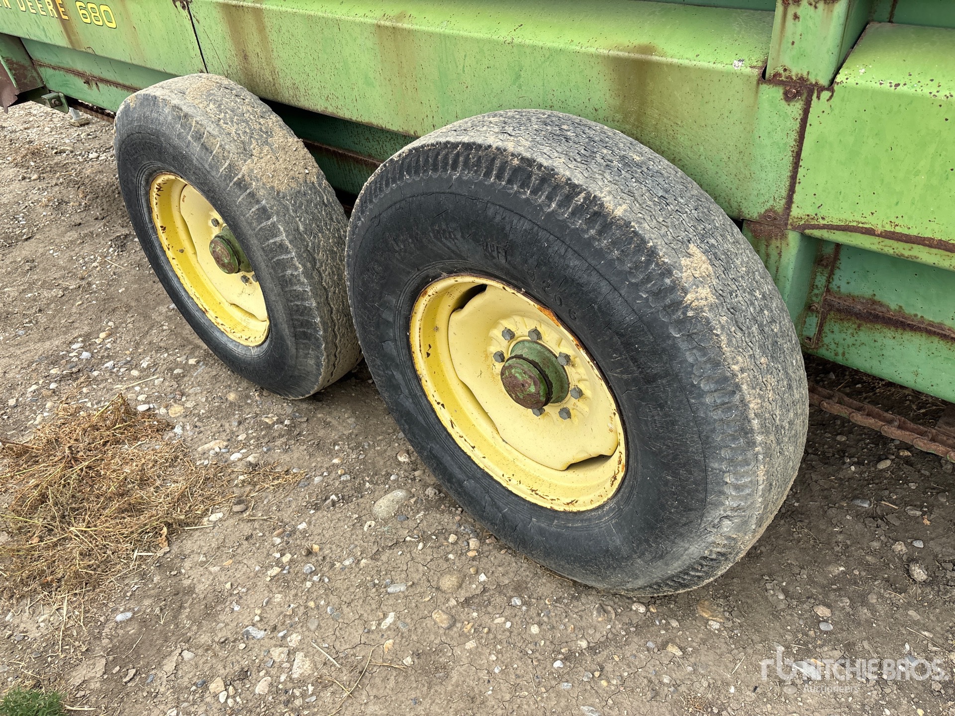 John Deere 680