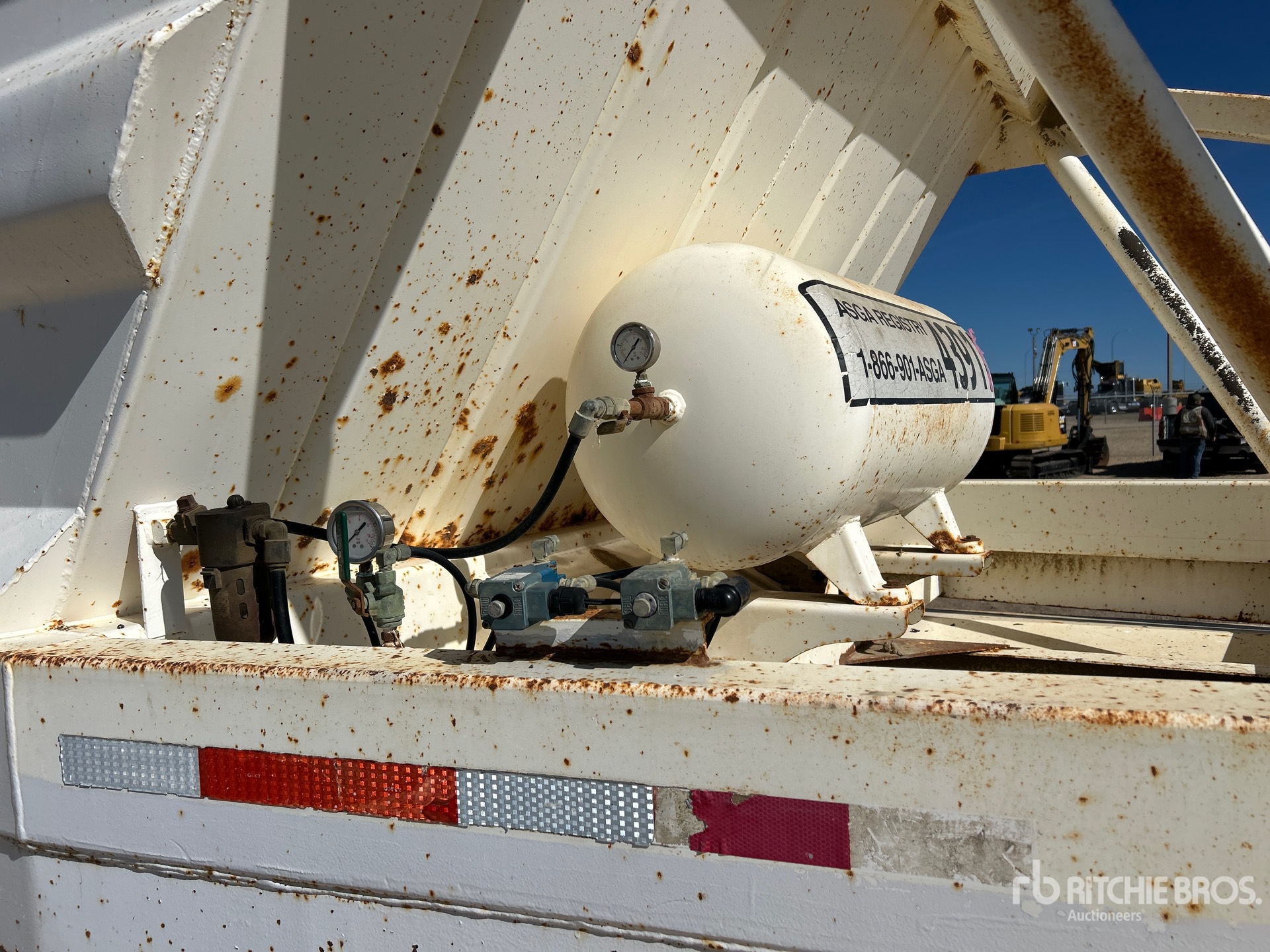 2002 Arnes 42 ft Tri/A