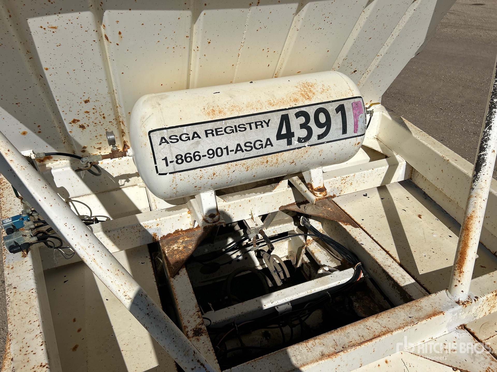 2002 Arnes 42 ft Tri/A