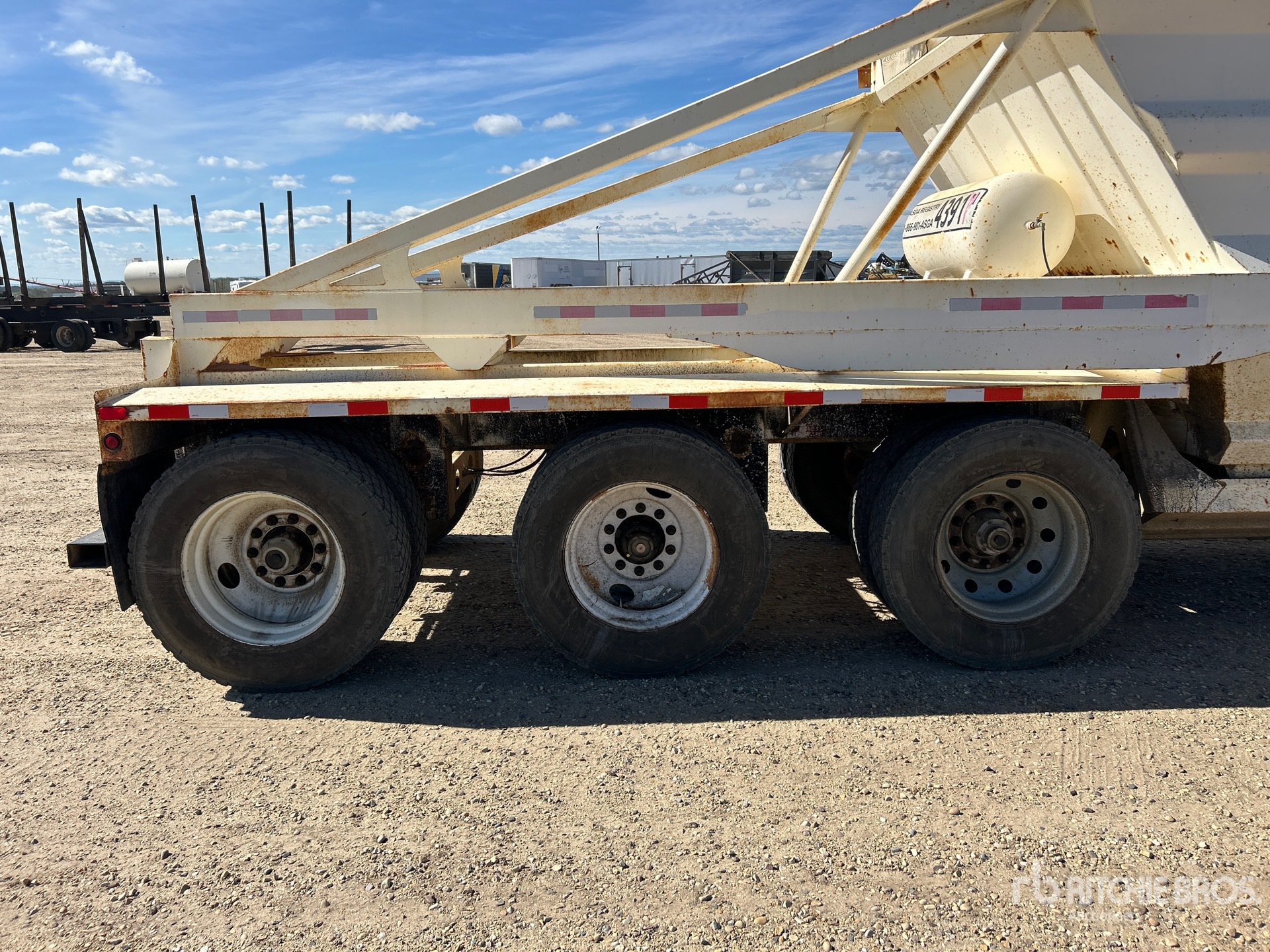 2002 Arnes 42 ft Tri/A