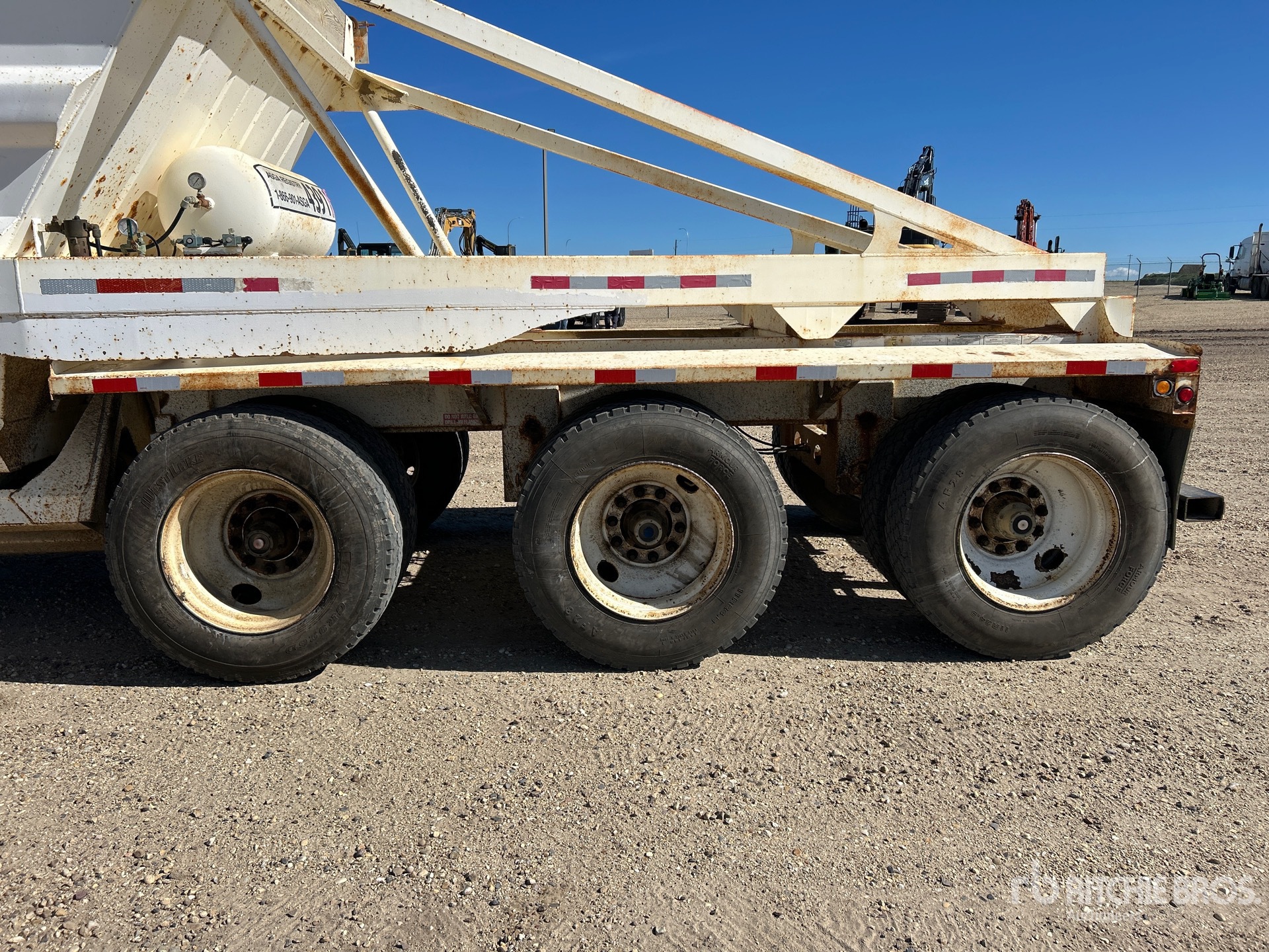 2002 Arnes 42 ft Tri/A