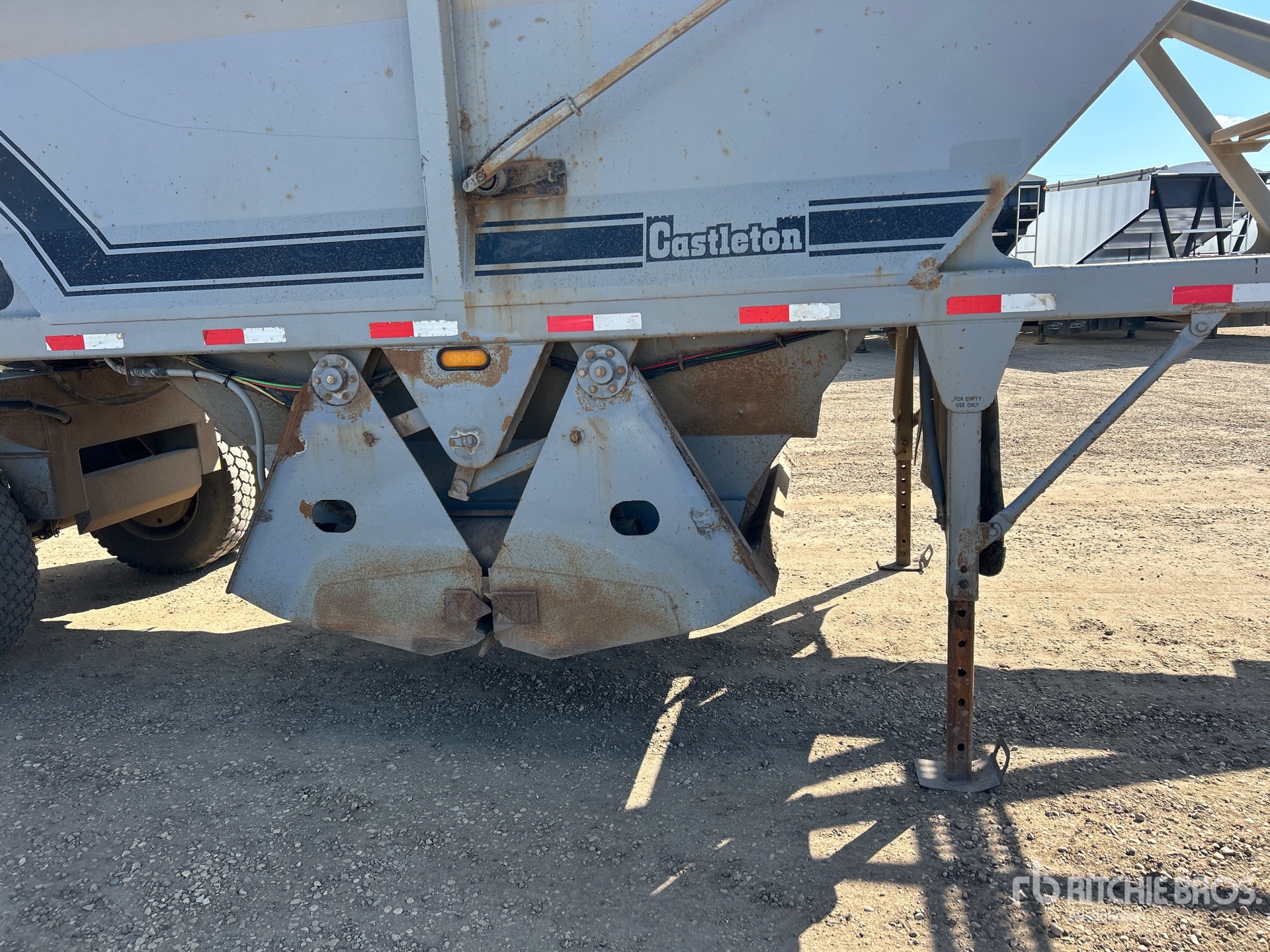 2006 Castleton 39 ft Tri/A