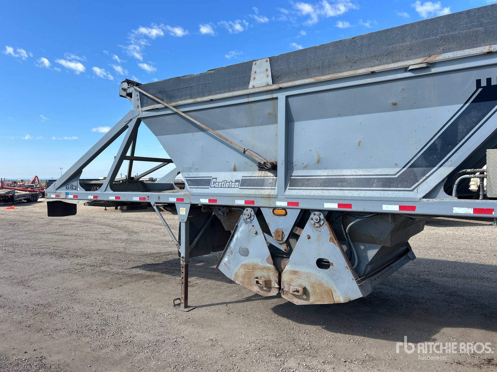 2006 Castleton 39 ft Tri/A
