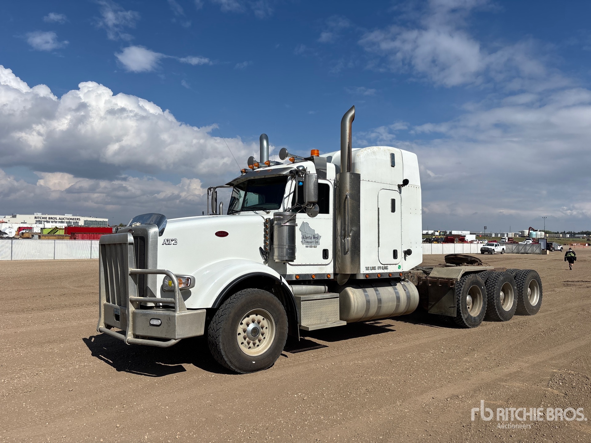 Photo of 2015 Peterbilt 367