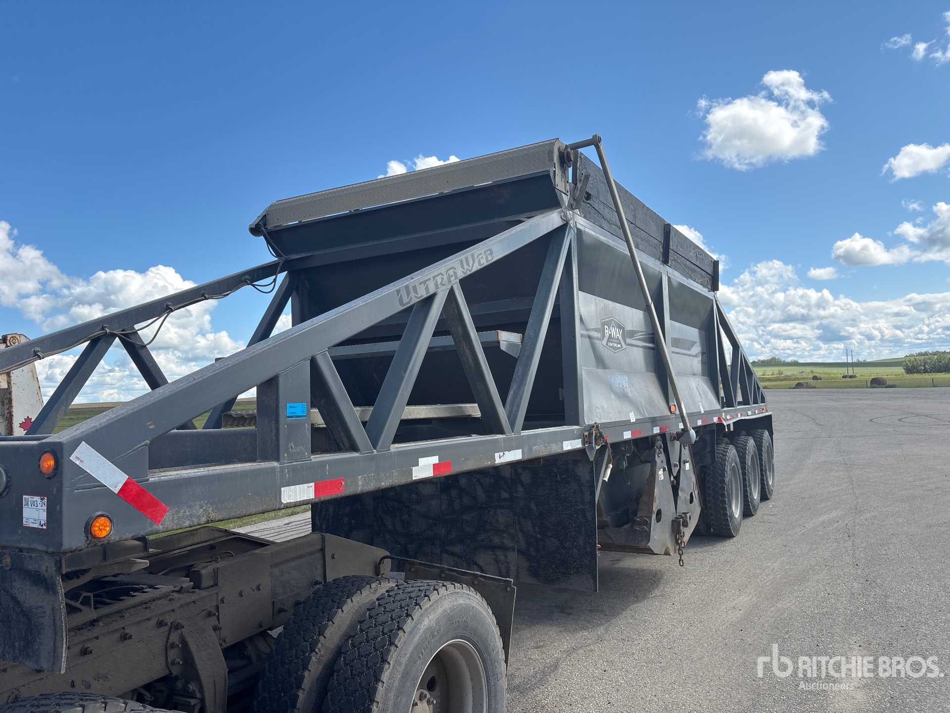 Photo of a 2014 Centerline 40 ft Tri/A
