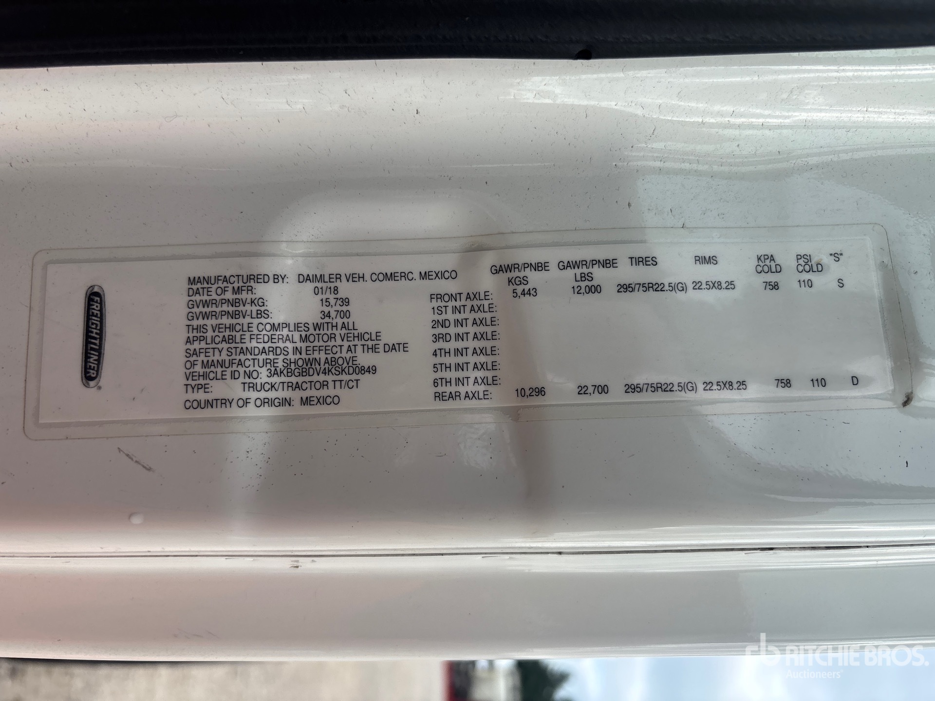 2019 Freightliner CASCADIA 113