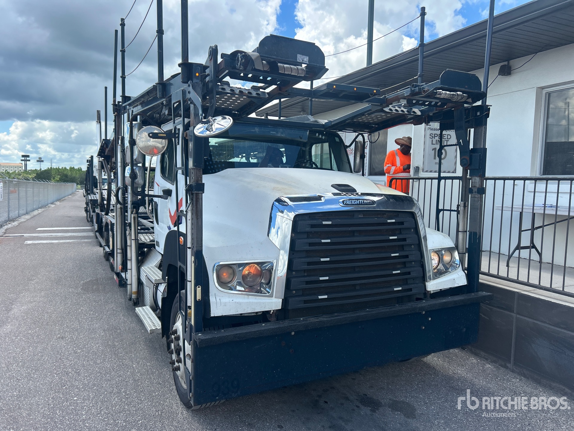 2015 Freightliner 114SD