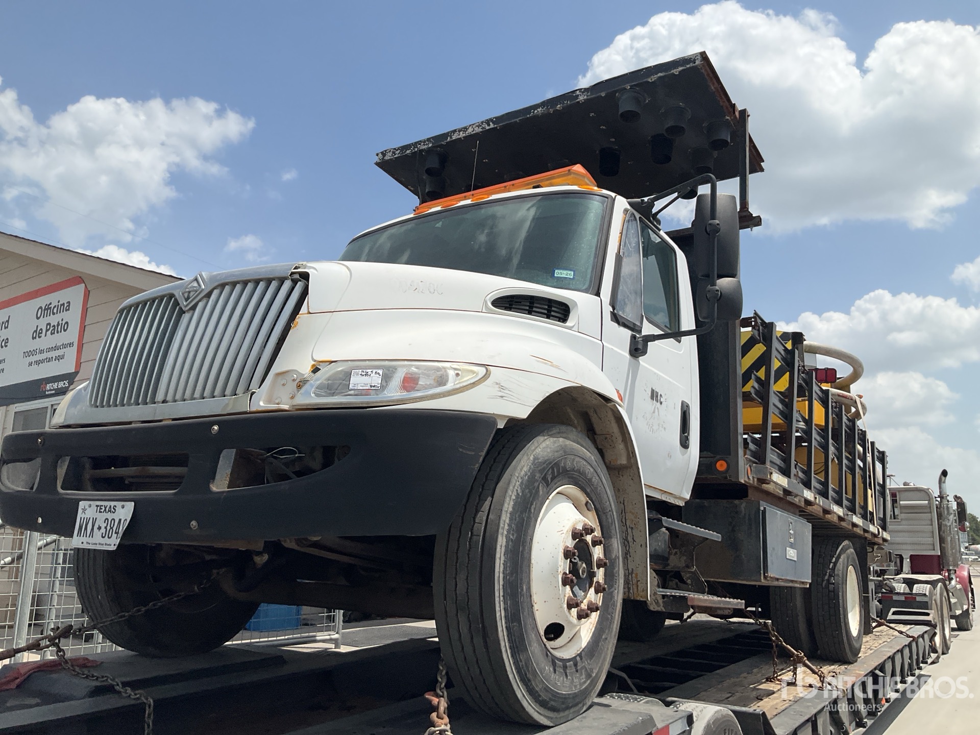 2004 International 4300 SBA