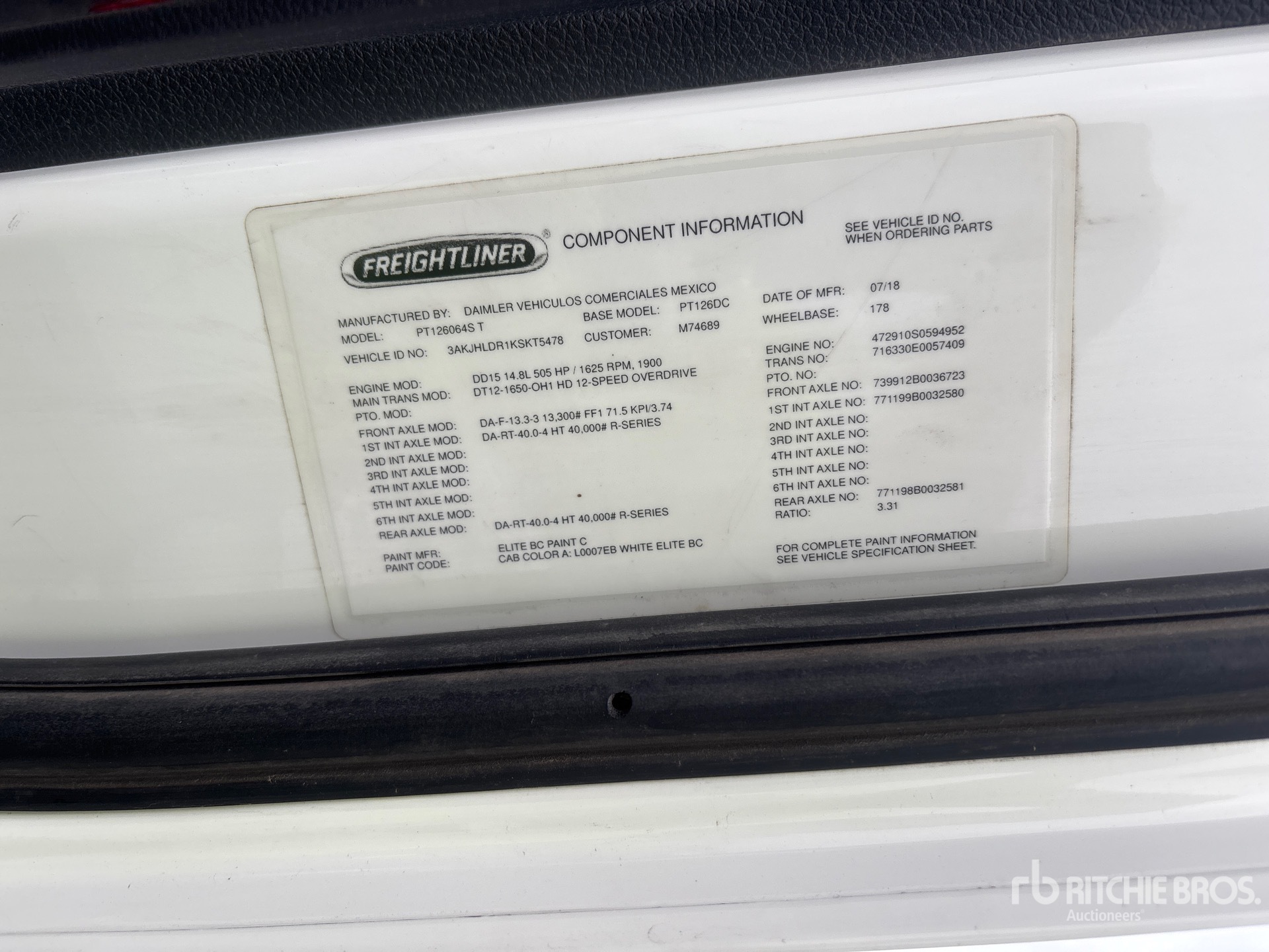 2019 Freightliner CASCADIA 126