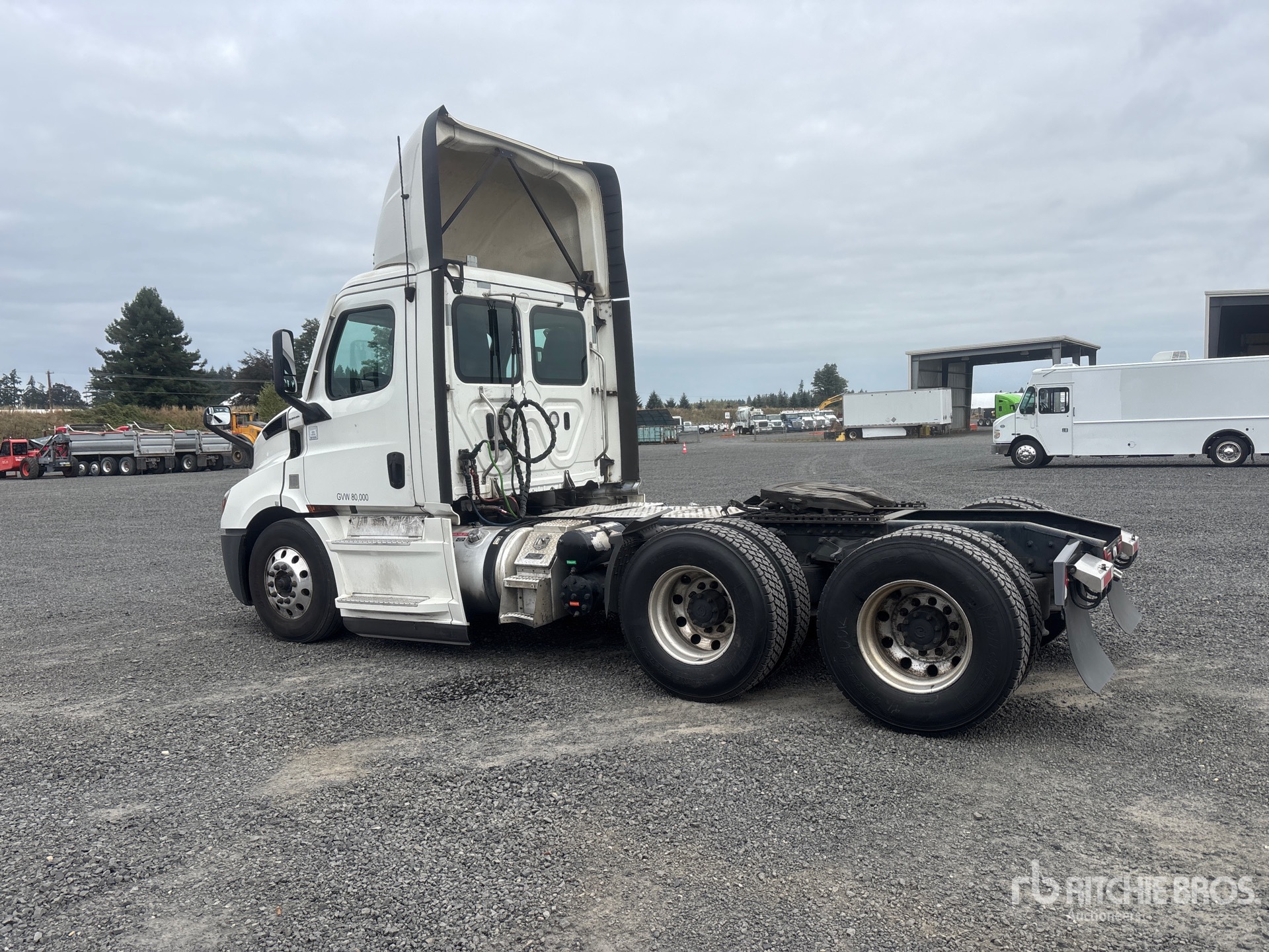 2020 Freightliner CASCADIA 116